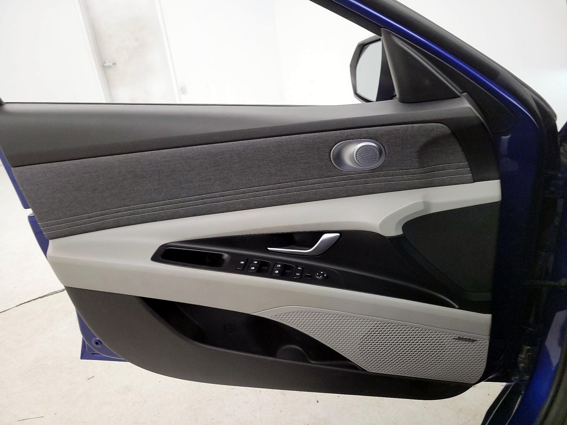 Thumbnail: 2022 Hyundai Elantra - 12