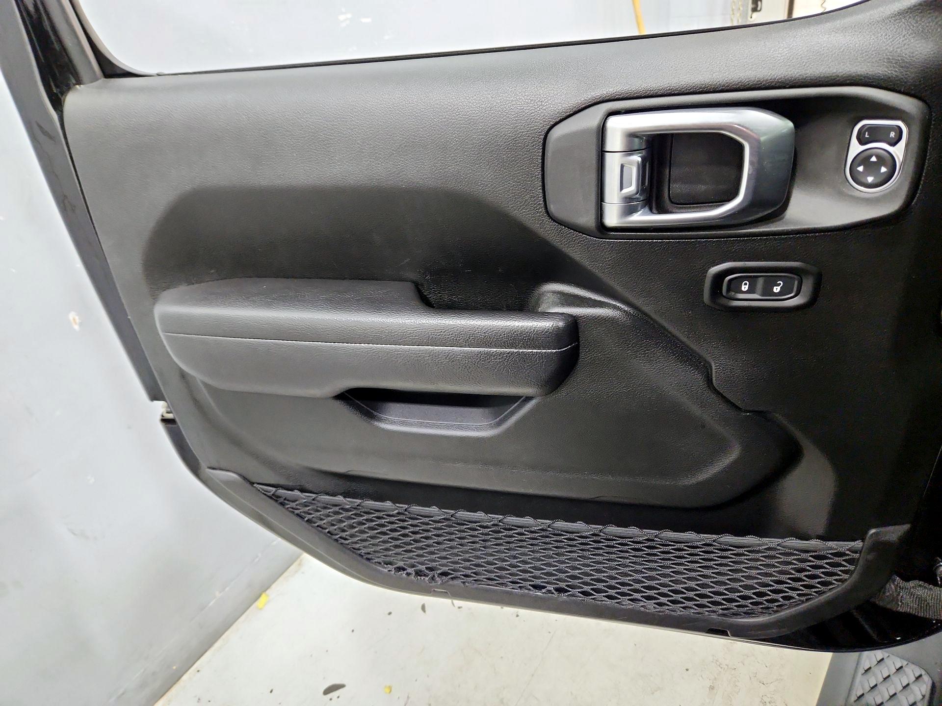 Thumbnail: 2022 Jeep Gladiator - 12