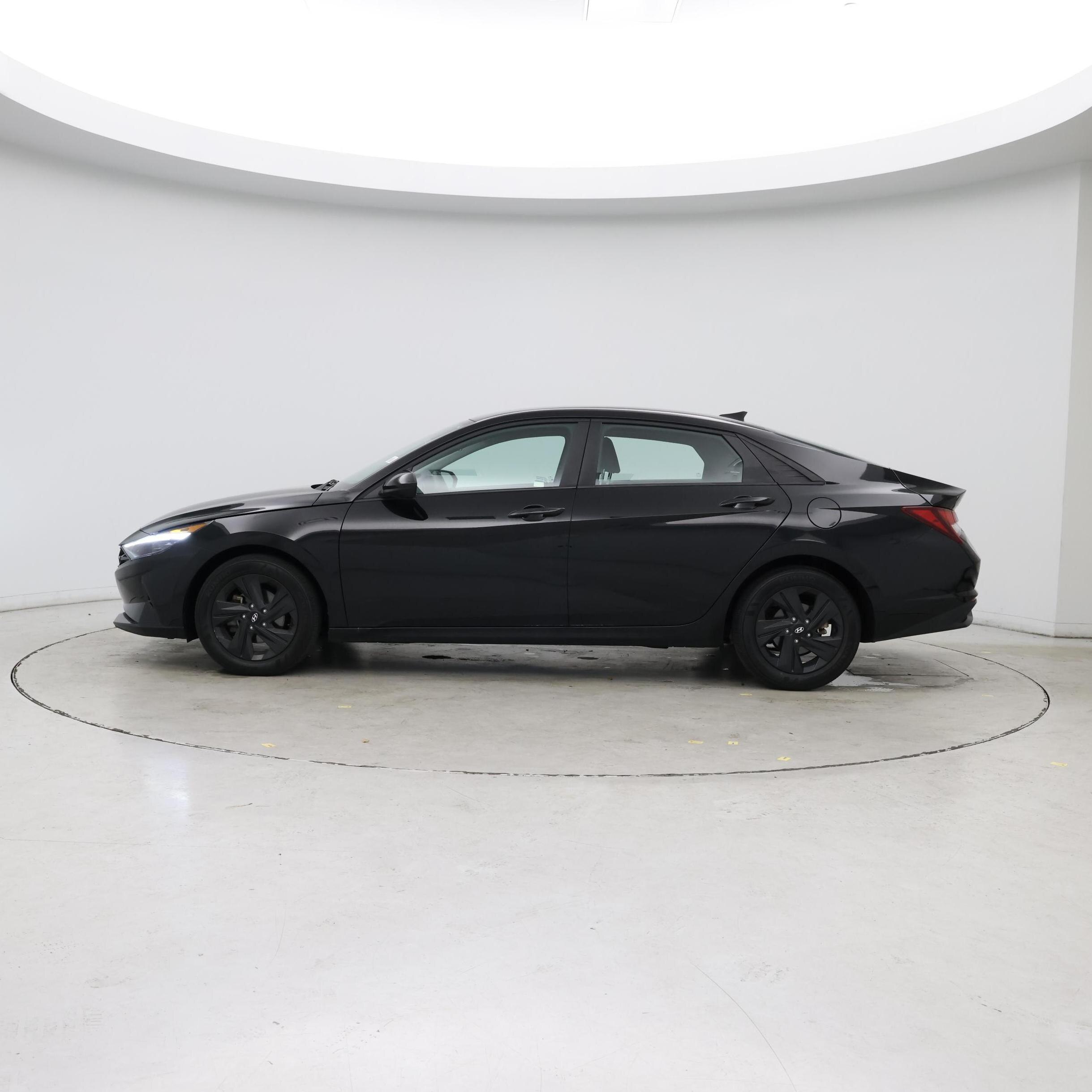 Thumbnail: 2023 Hyundai Elantra - 3