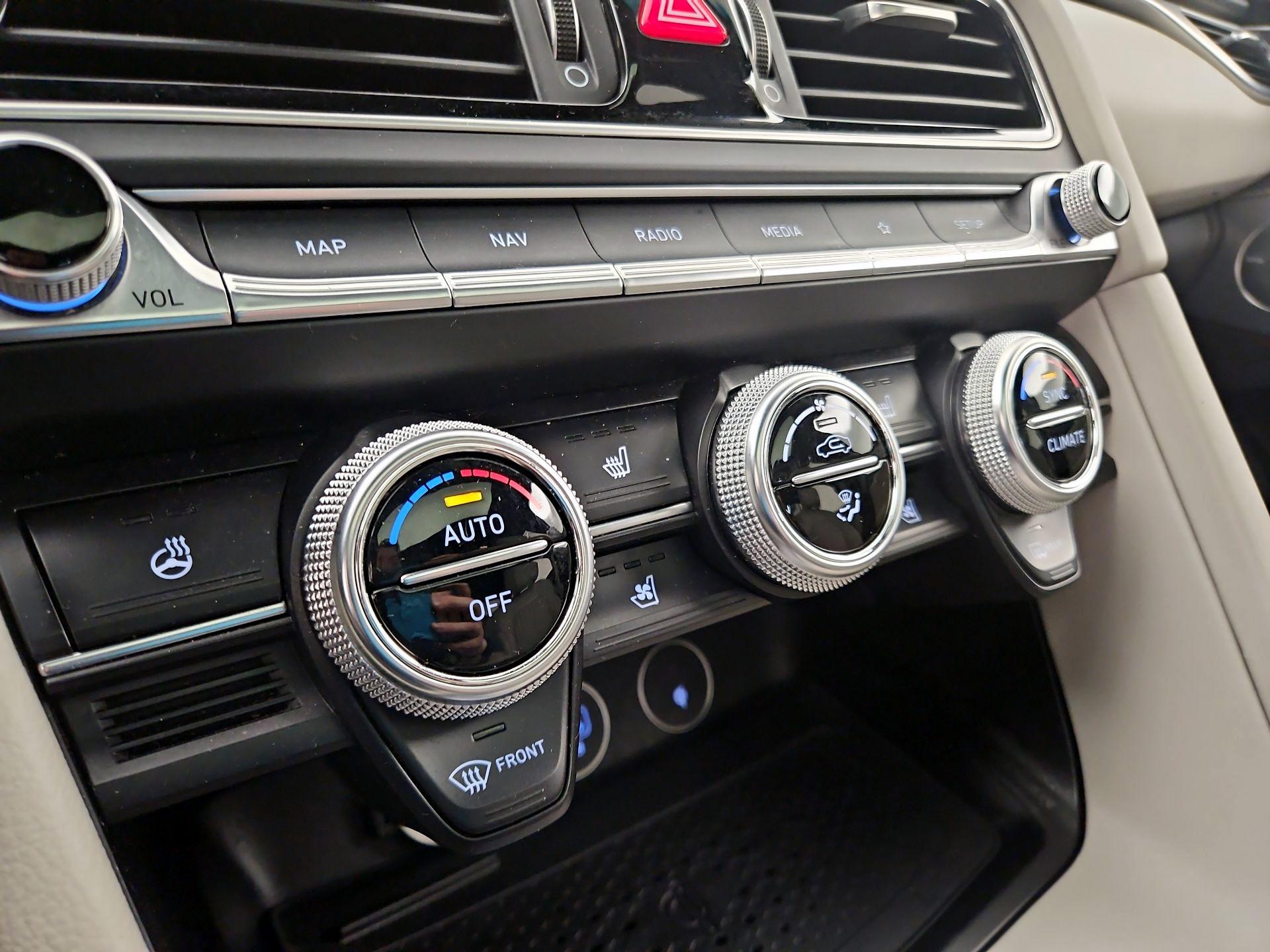 Thumbnail: 2023 Genesis G70 - 17