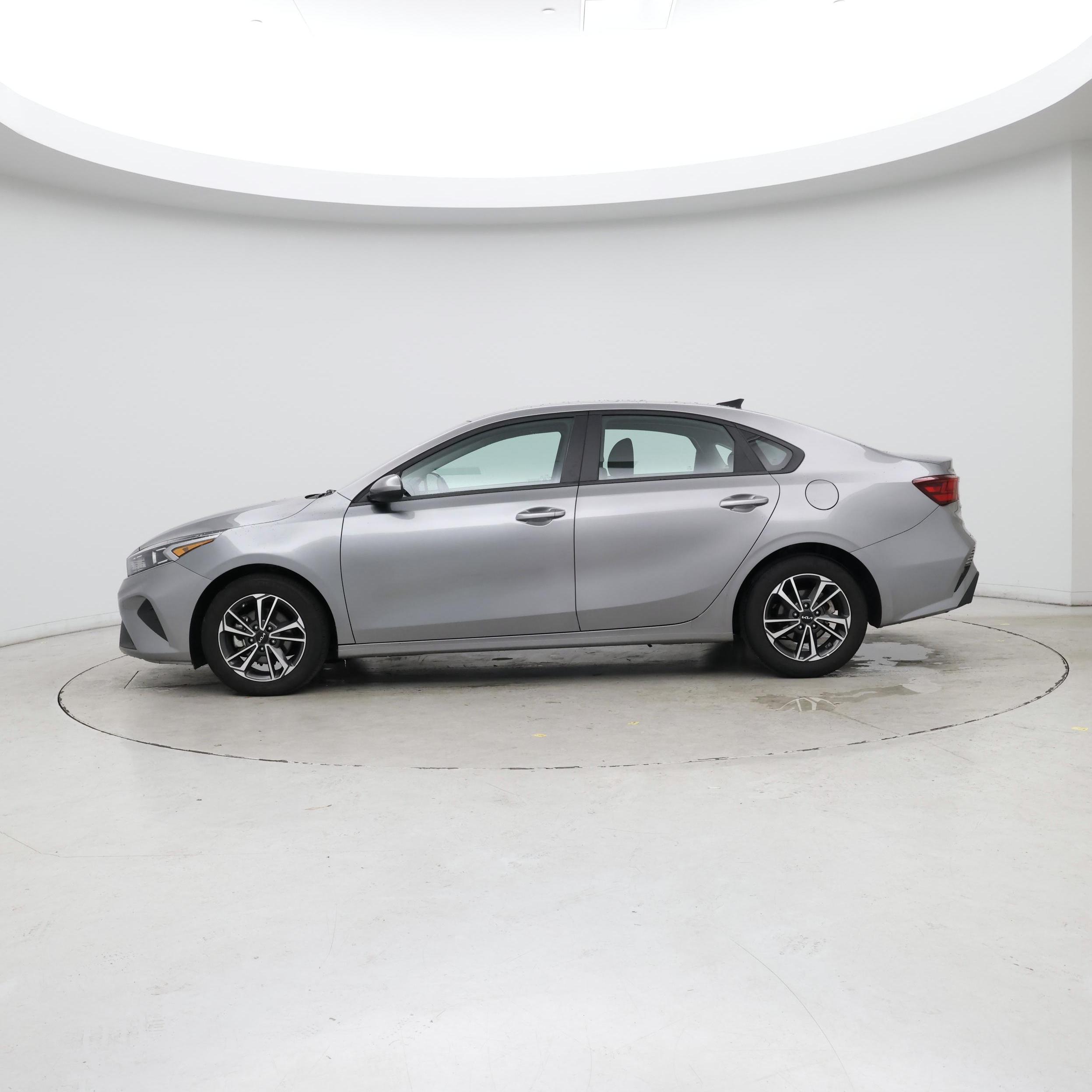 Thumbnail: 2024 Kia Forte - 3