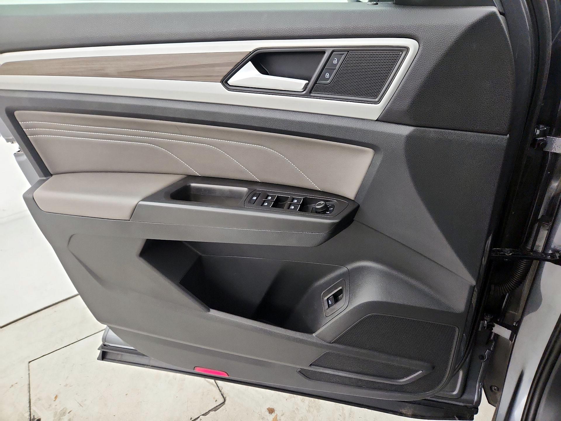 Thumbnail: 2022 Volkswagen Atlas - 12