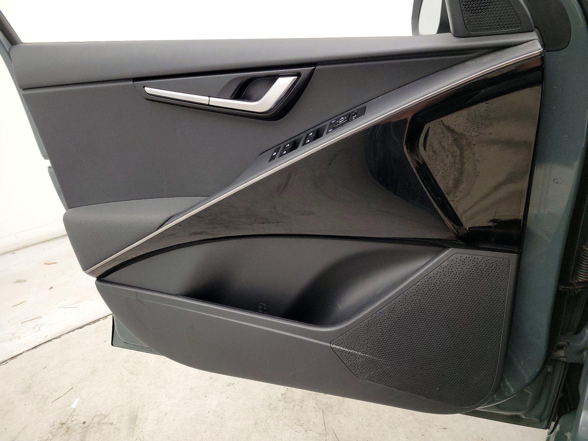 Thumbnail: 2023 Kia Niro - 12