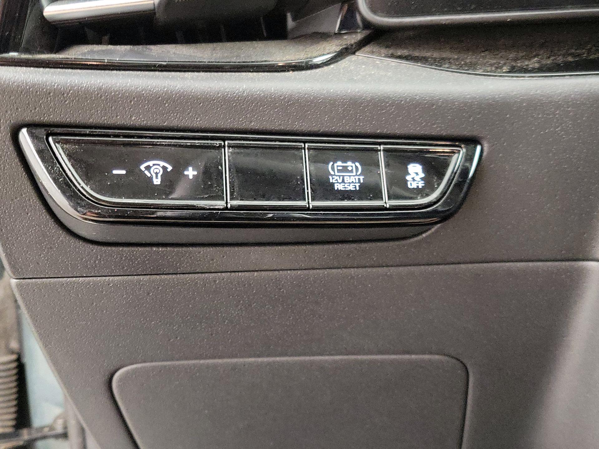 Thumbnail: 2023 Kia Niro - 13