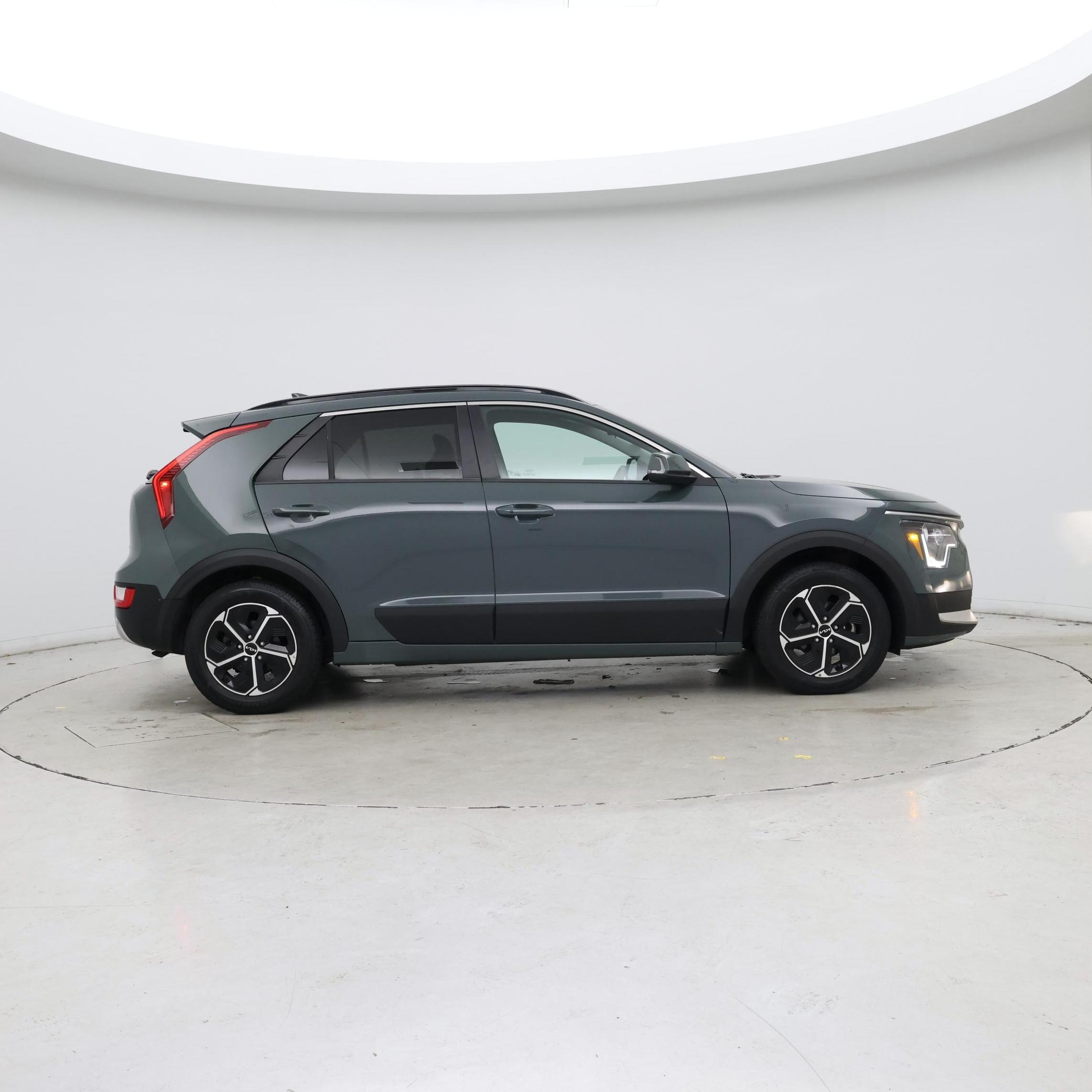 Thumbnail: 2023 Kia Niro - 7