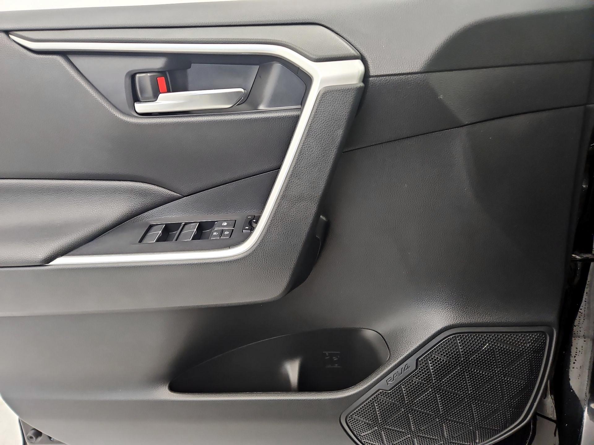 Thumbnail: 2021 Toyota RAV4 - 12