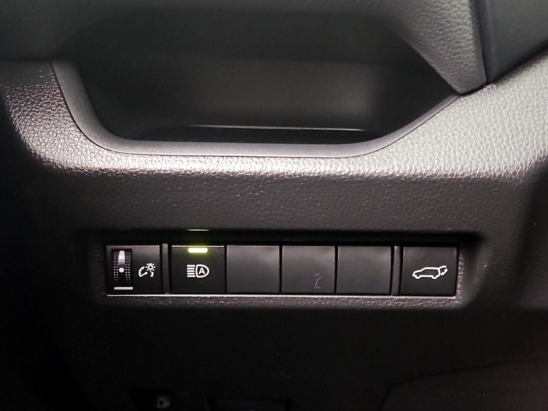 Thumbnail: 2021 Toyota RAV4 - 13