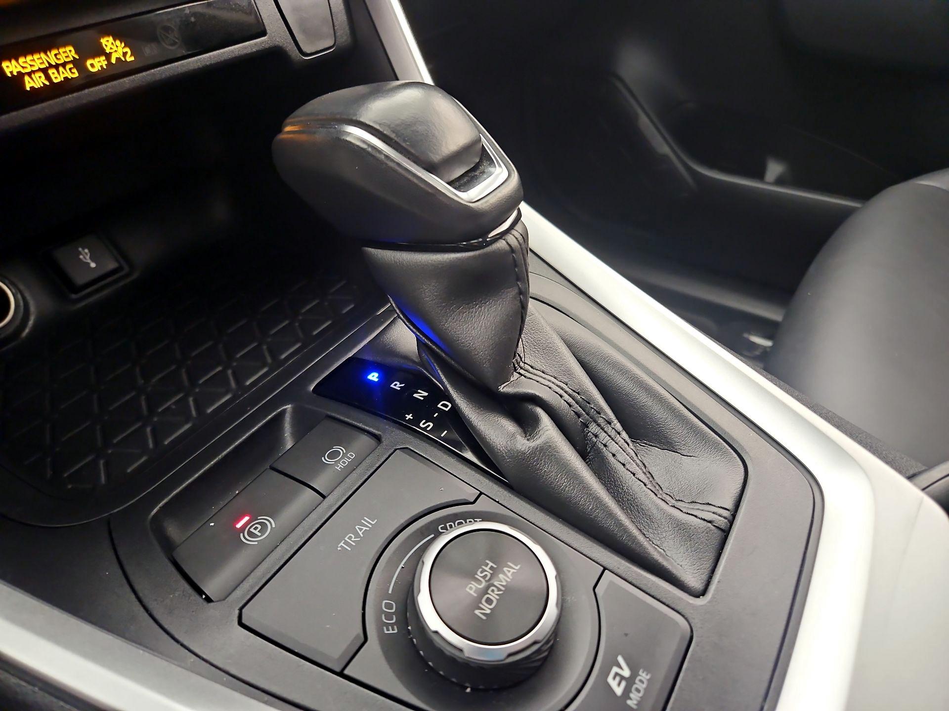 Thumbnail: 2021 Toyota RAV4 - 17