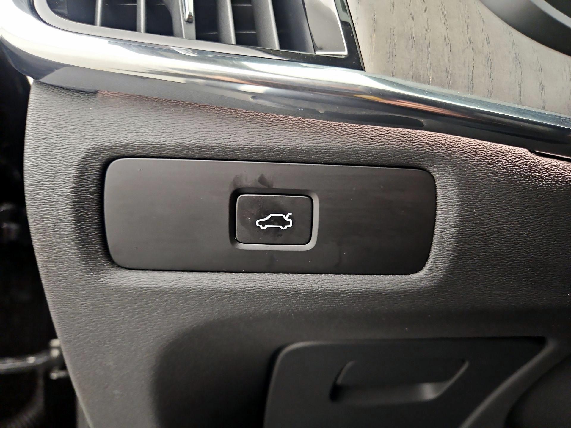 Thumbnail: 2023 Volvo S90 - 13