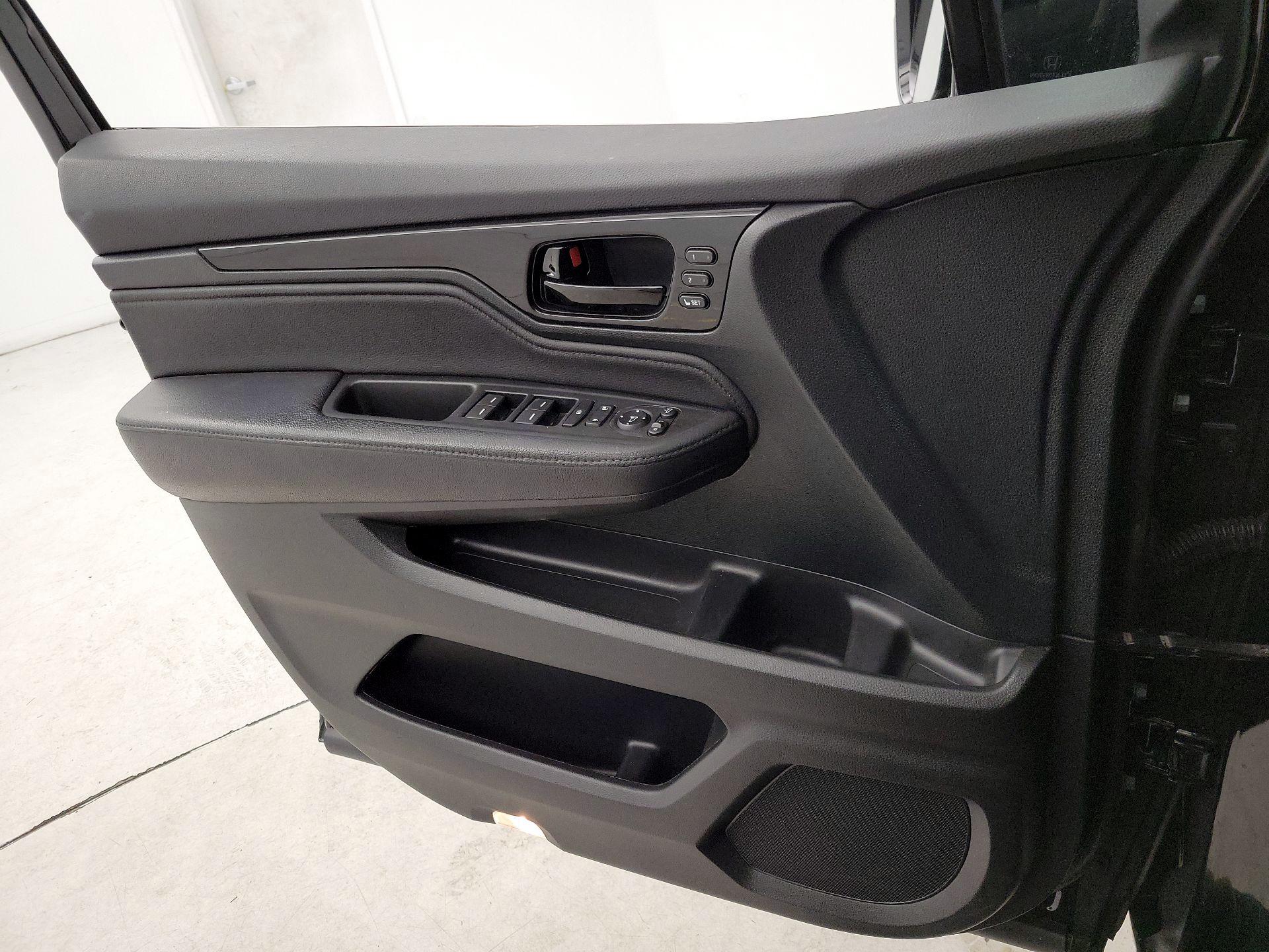 Thumbnail: 2023 Honda Odyssey - 12