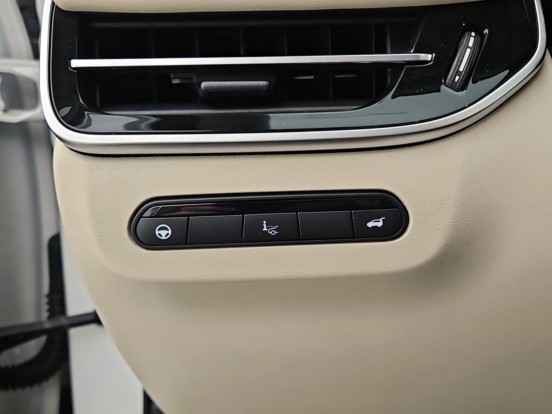 Thumbnail: 2023 INFINITI QX60 - 13