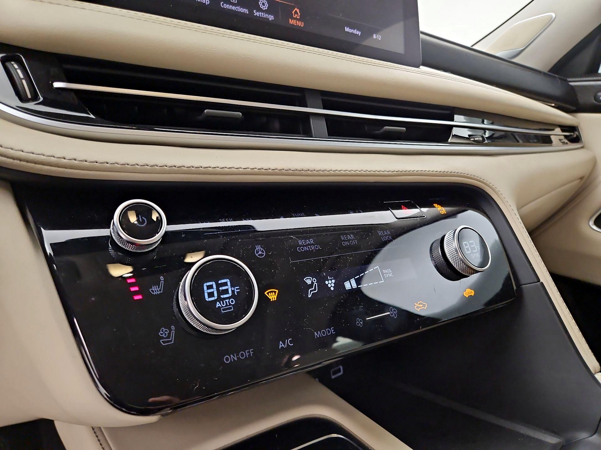 Thumbnail: 2023 INFINITI QX60 - 16