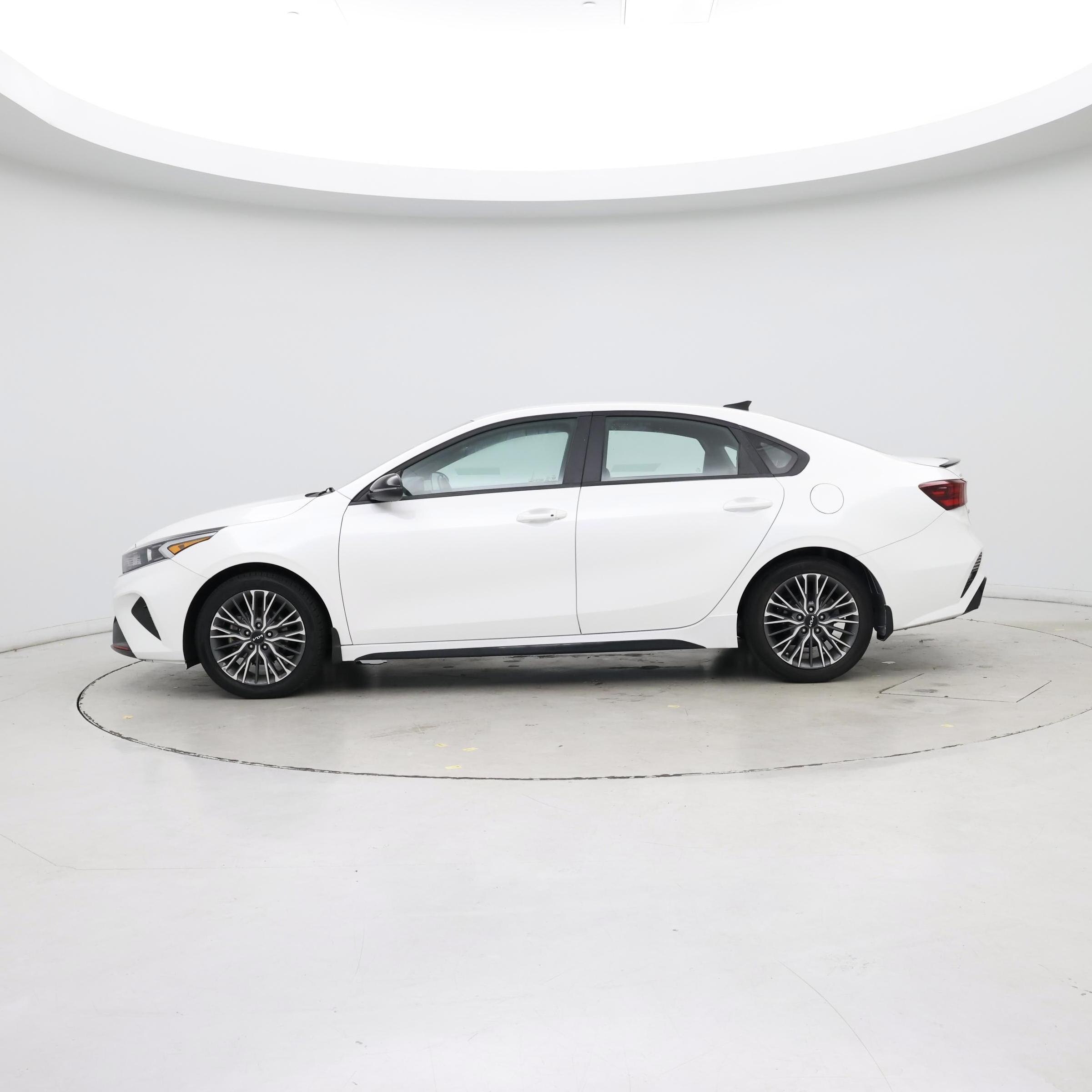 Thumbnail: 2023 Kia Forte - 3