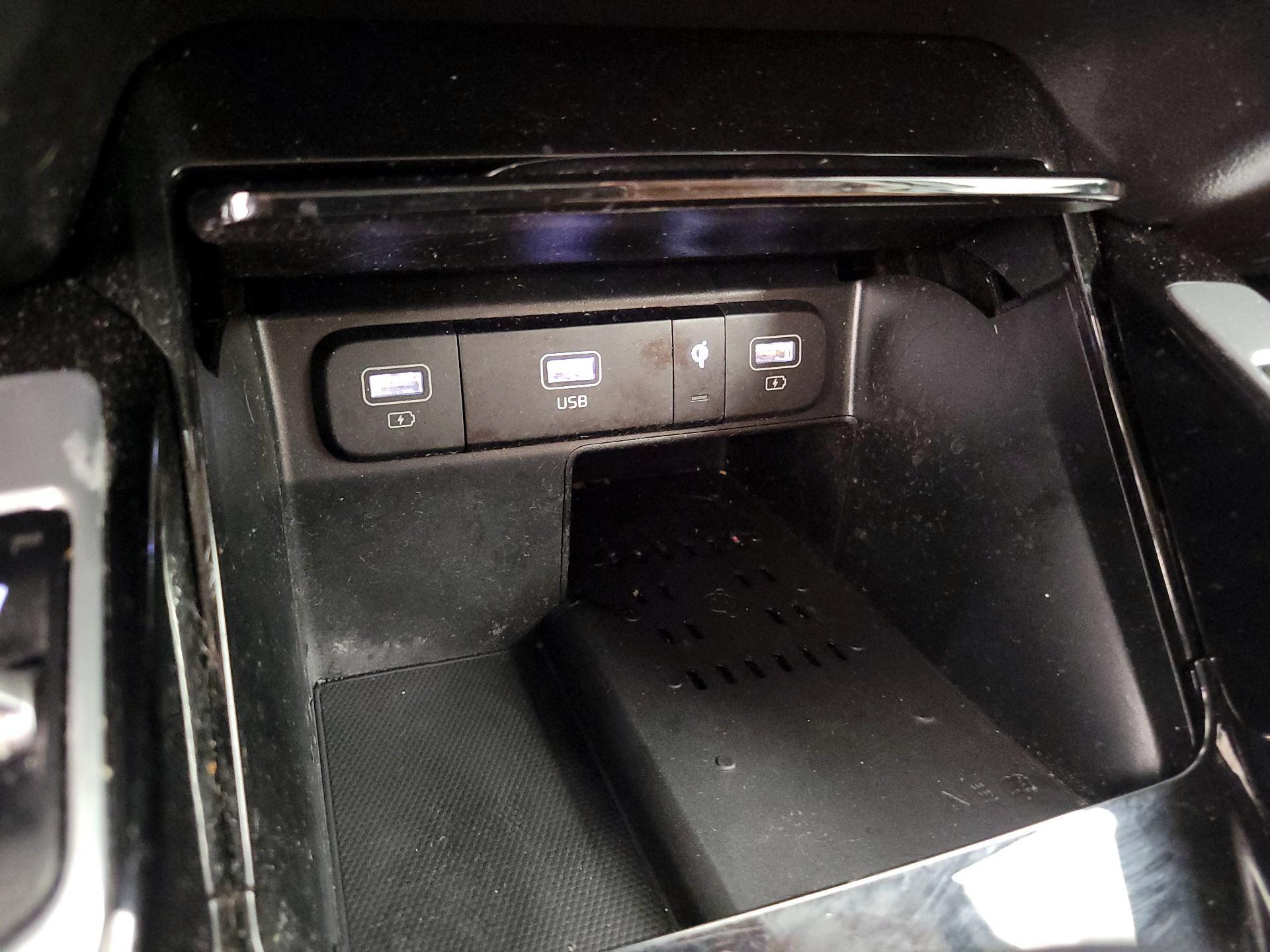 Thumbnail: 2023 Kia Sorento - 18