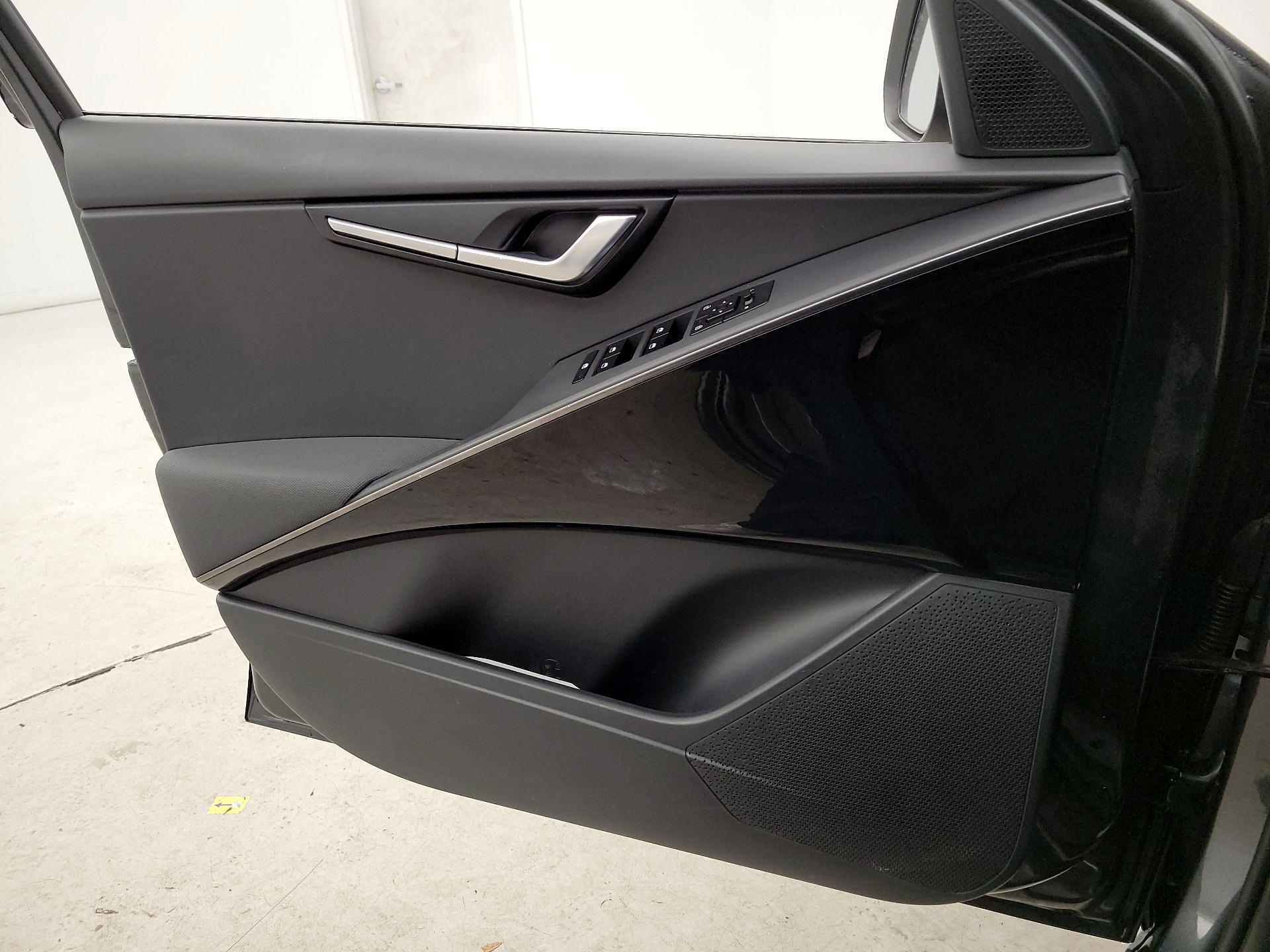 Thumbnail: 2023 Kia Niro - 12