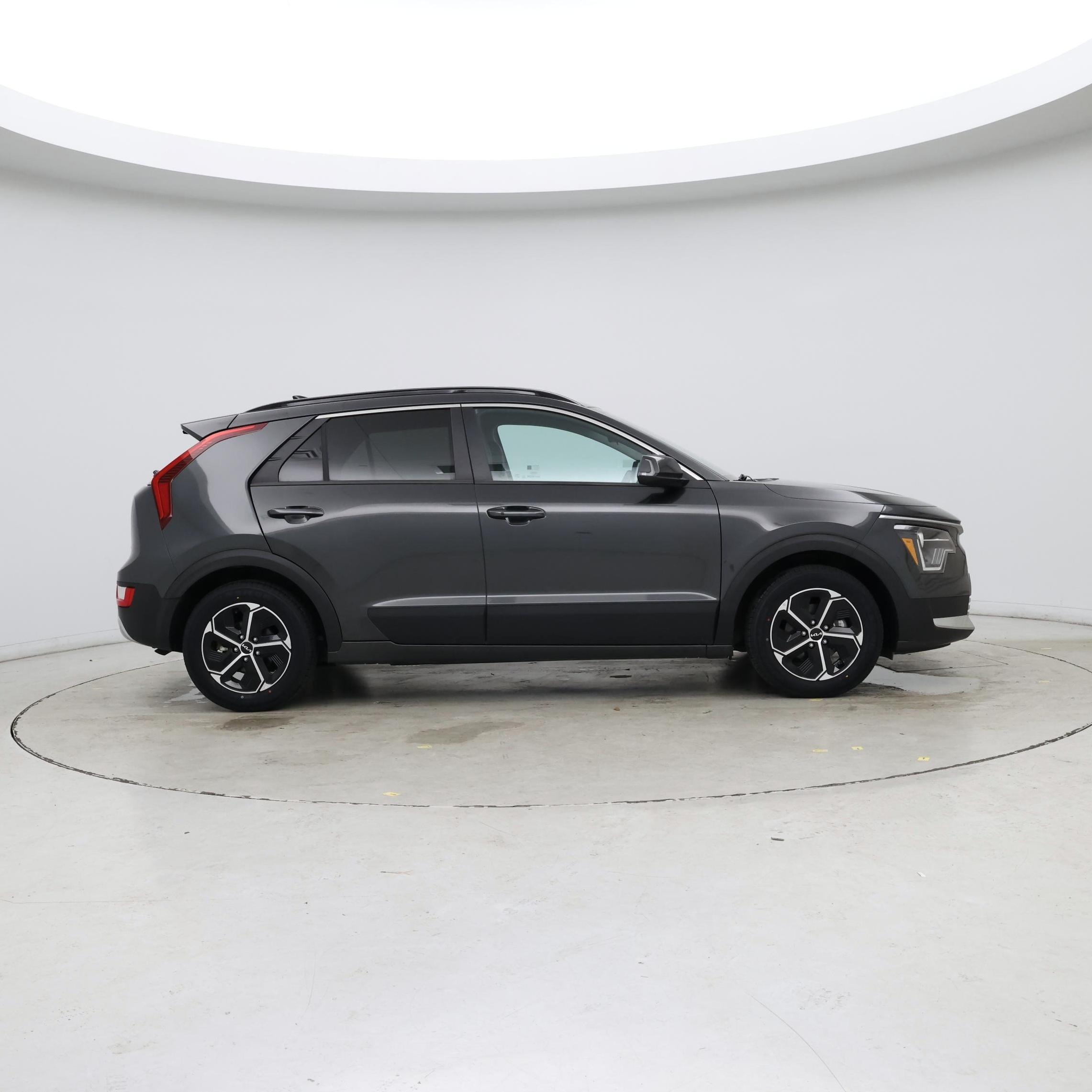 Thumbnail: 2023 Kia Niro - 7