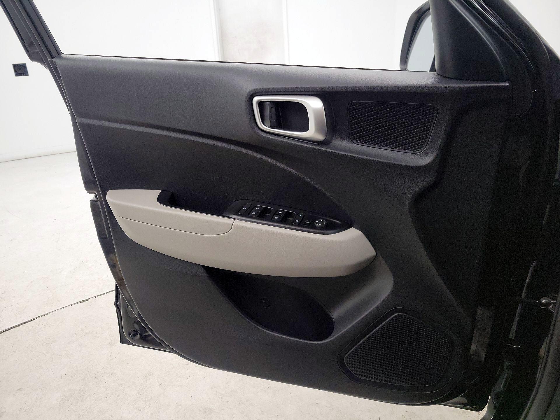 Thumbnail: 2023 Hyundai Venue - 12