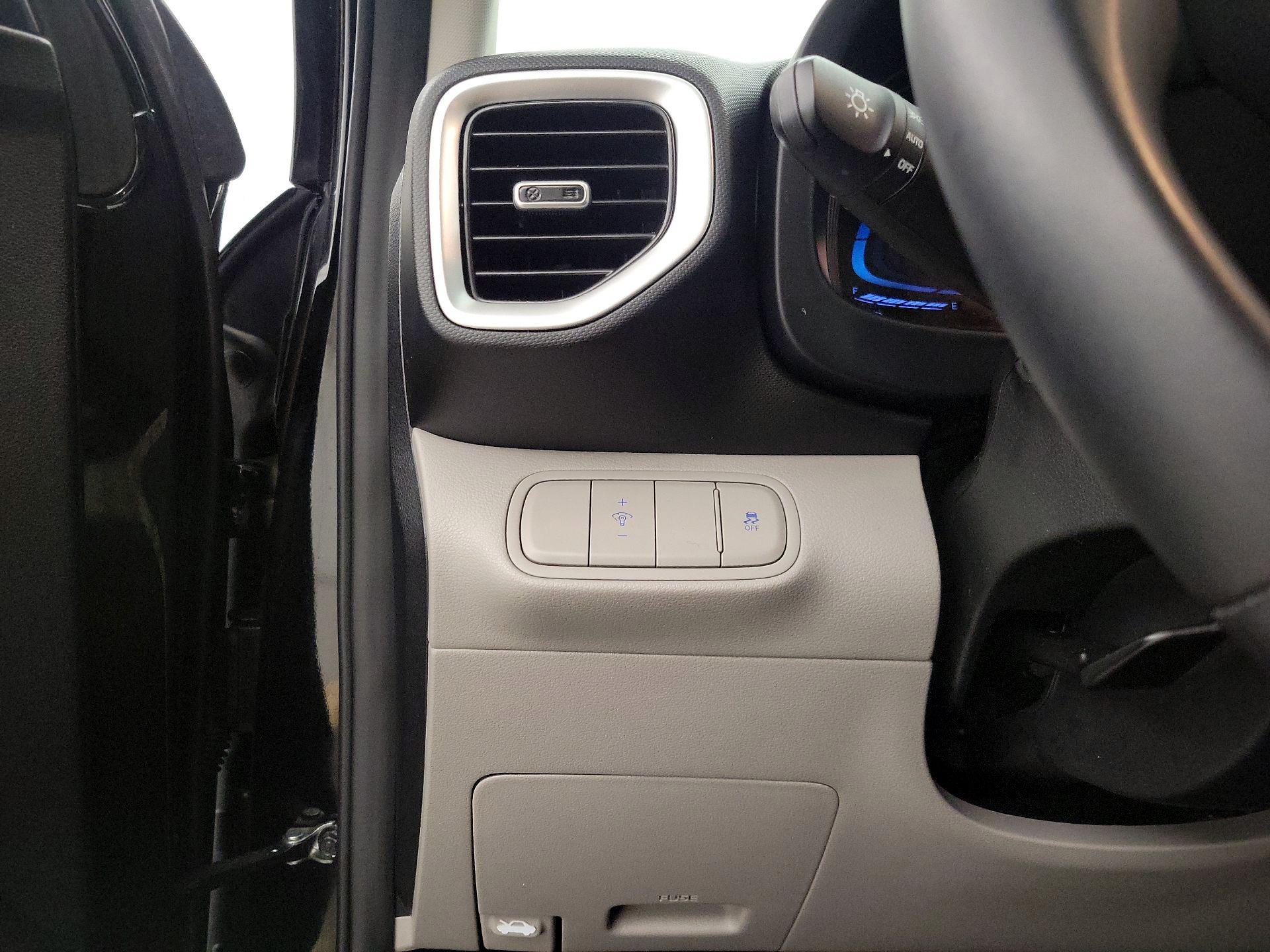 Thumbnail: 2023 Hyundai Venue - 13