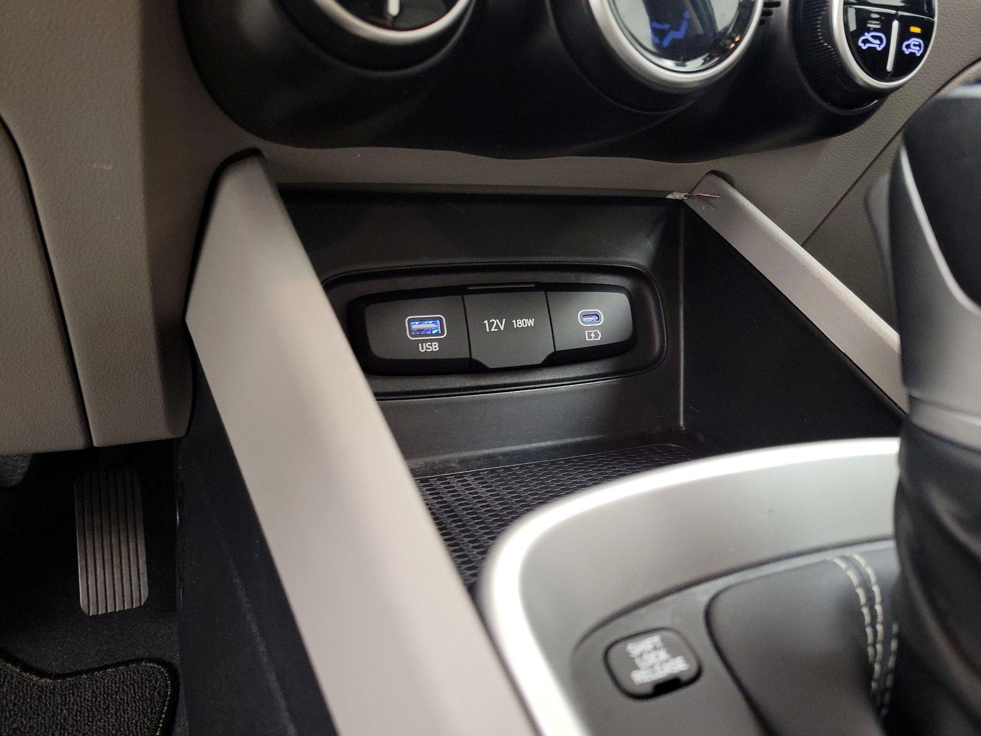 Thumbnail: 2023 Hyundai Venue - 18