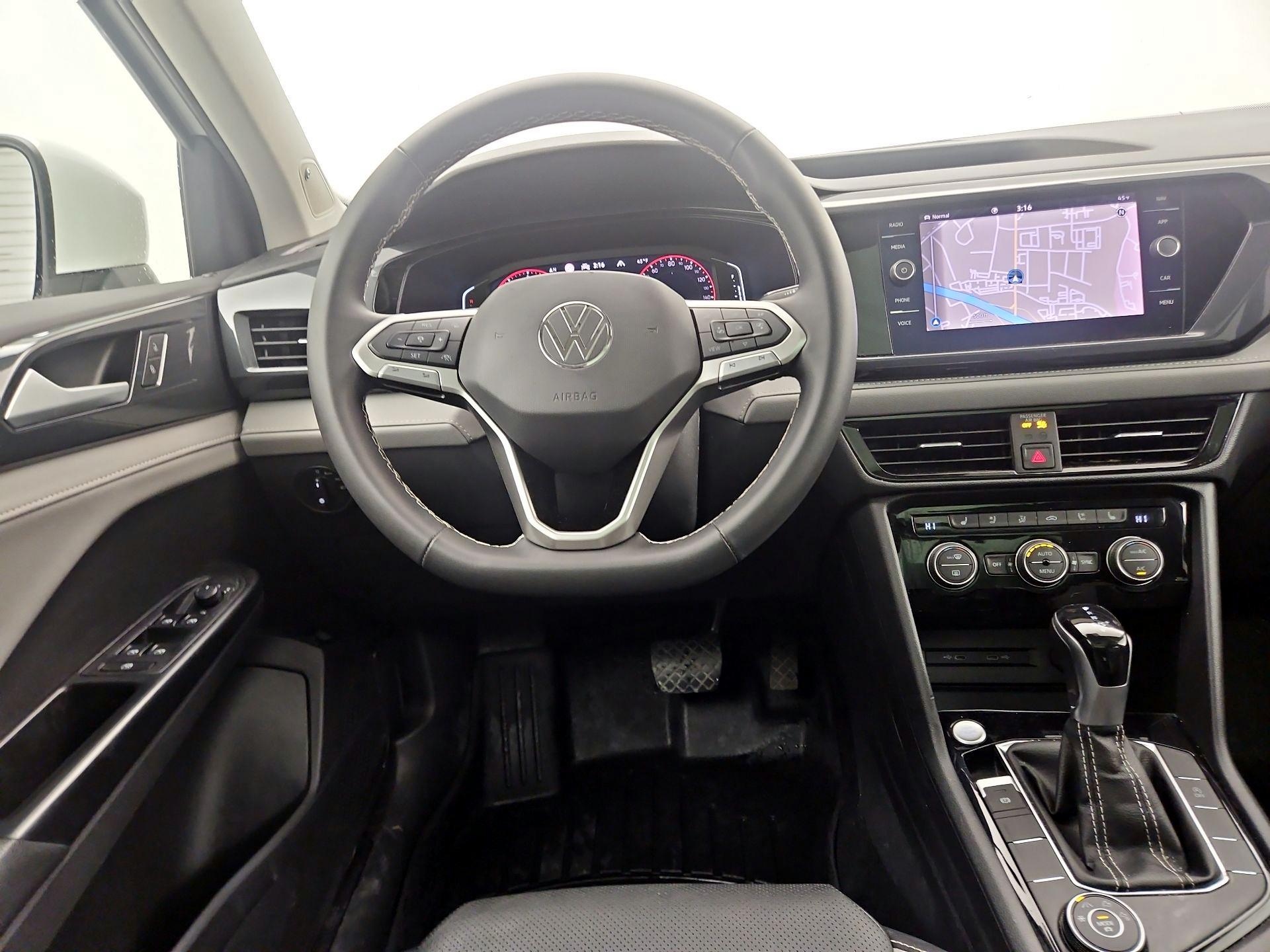 Thumbnail: 2022 Volkswagen Taos - 10