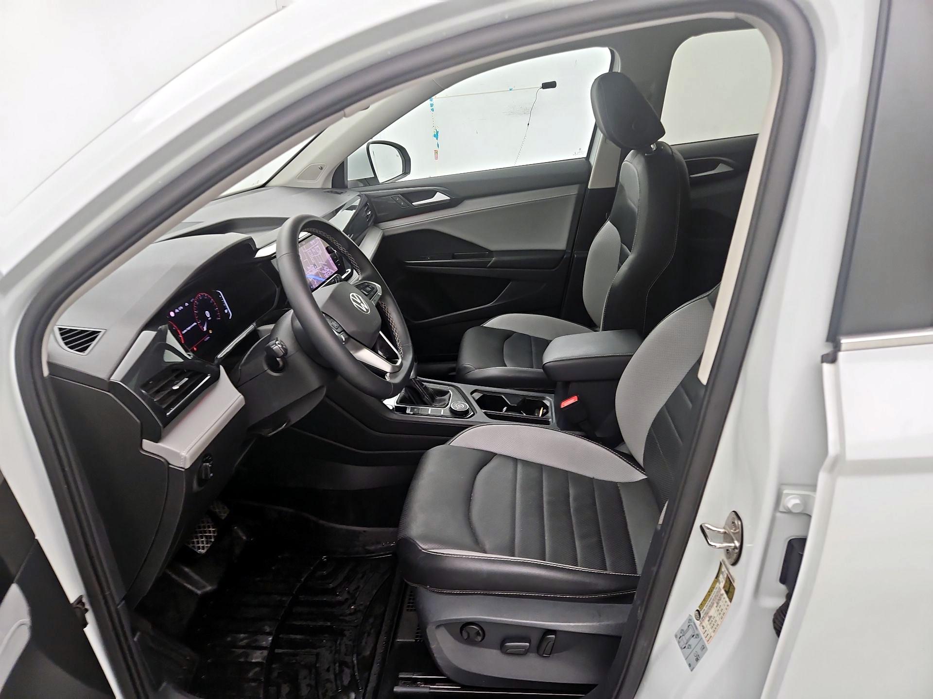 Thumbnail: 2022 Volkswagen Taos - 11