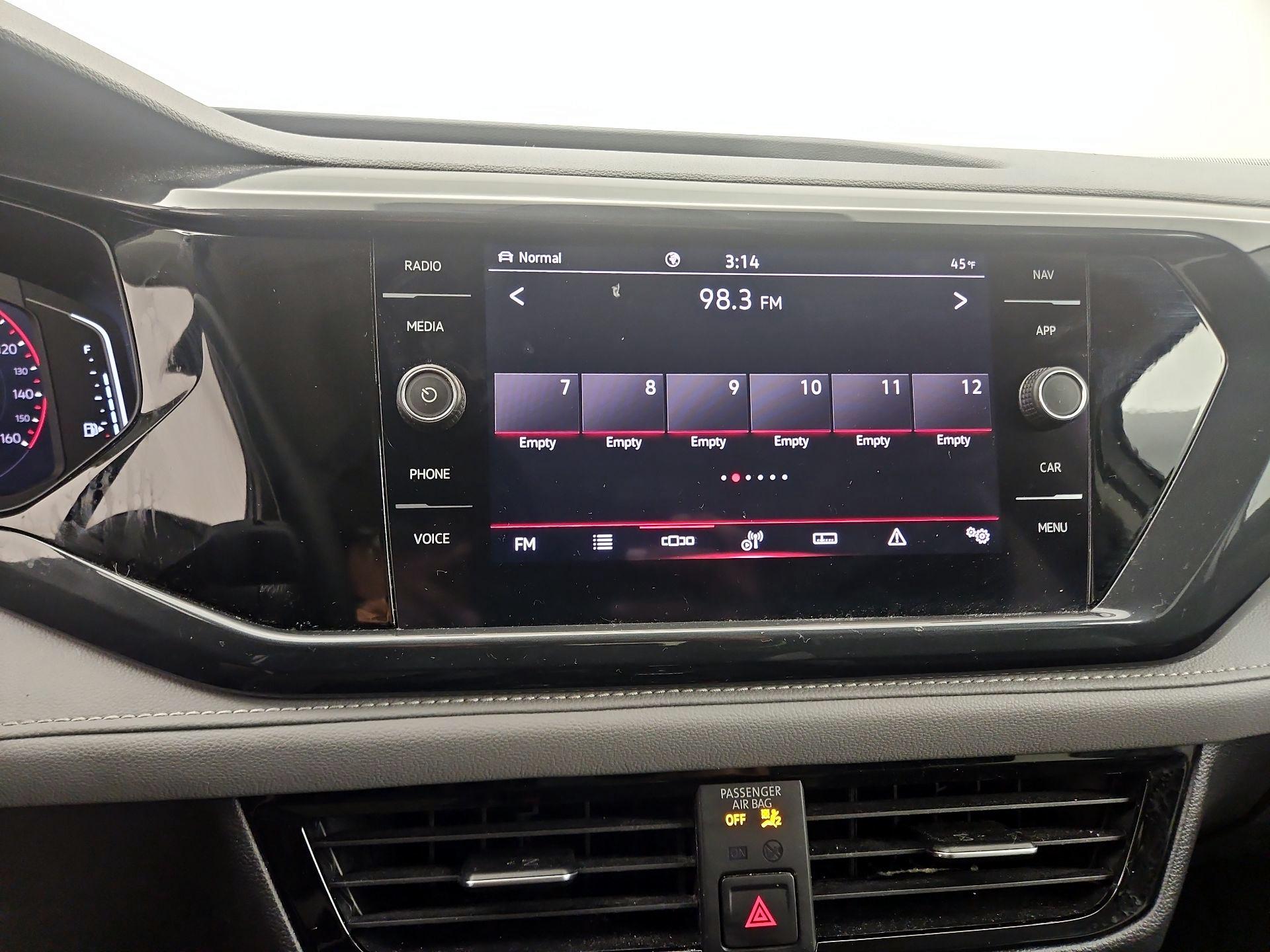 Thumbnail: 2022 Volkswagen Taos - 16