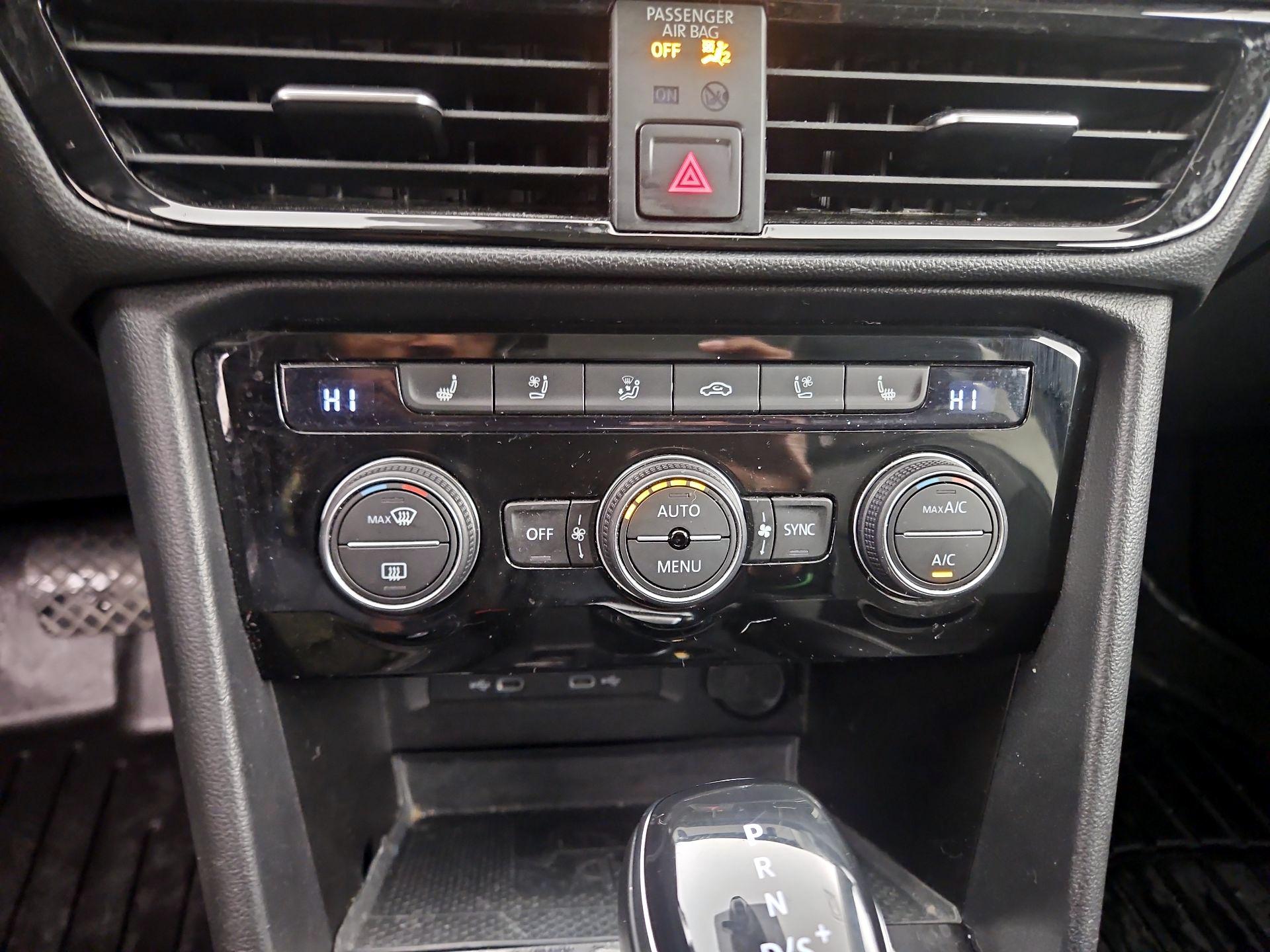 Thumbnail: 2022 Volkswagen Taos - 17