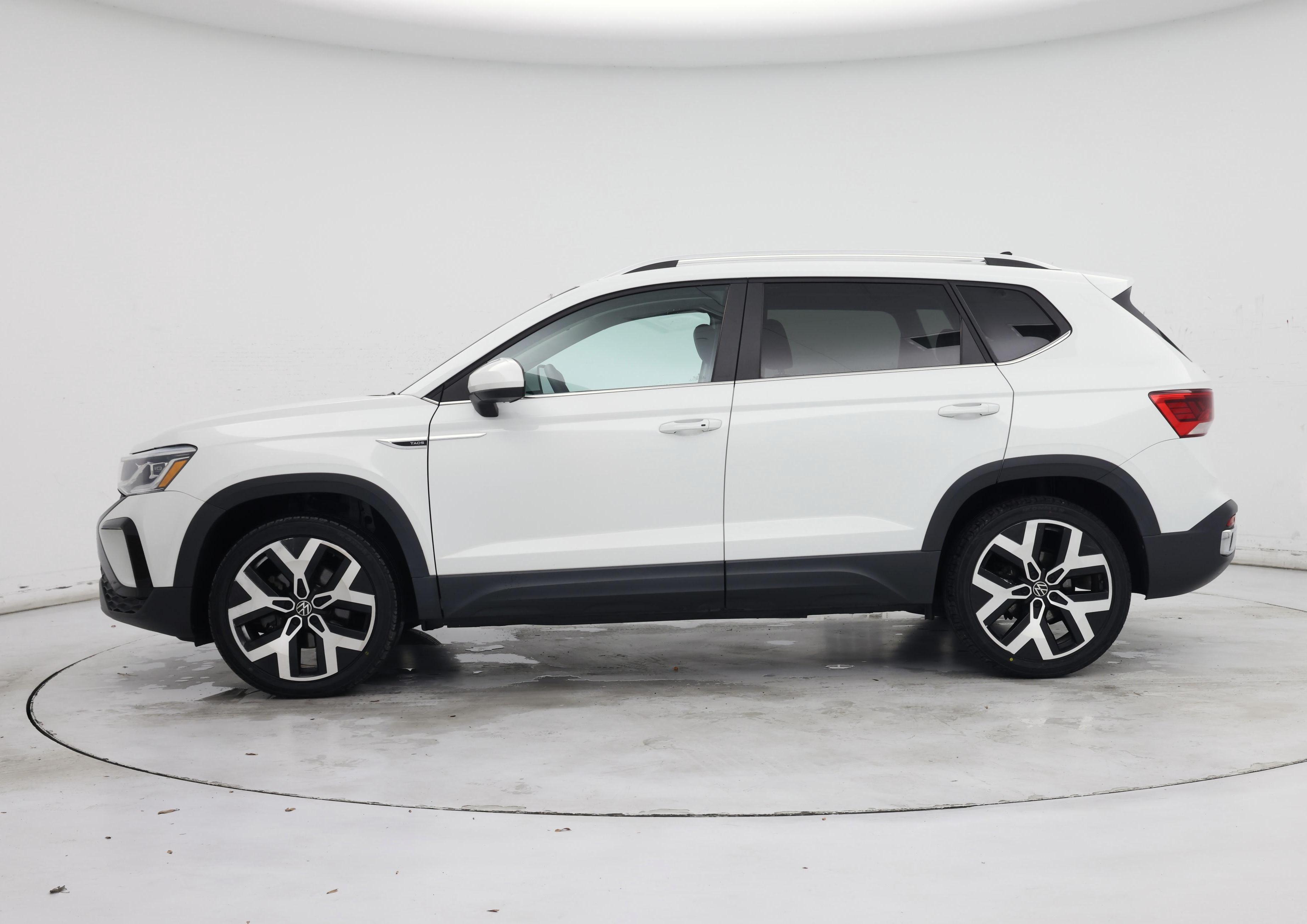 Thumbnail: 2022 Volkswagen Taos - 3