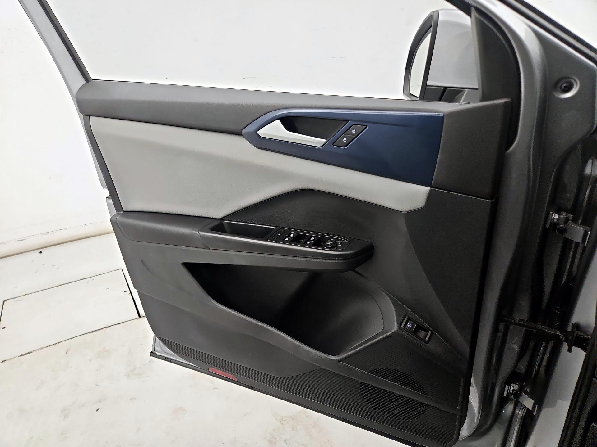 Thumbnail: 2023 Volkswagen Taos - 12