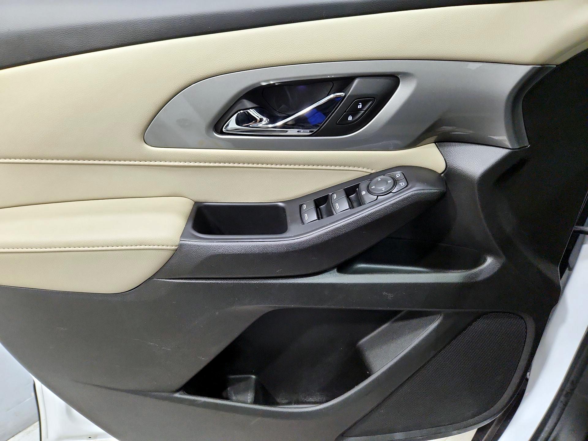 Thumbnail: 2022 Chevrolet Traverse - 12