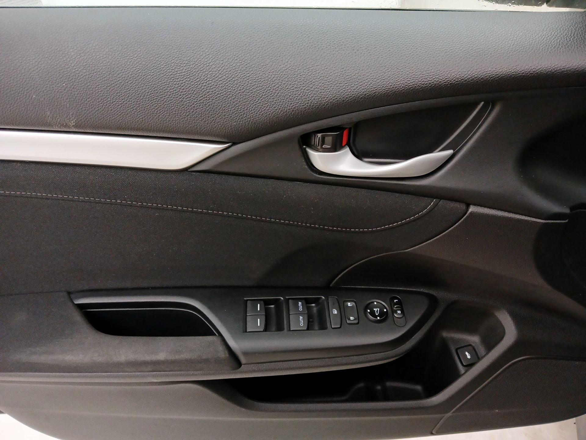 Thumbnail: 2017 Honda Civic - 12