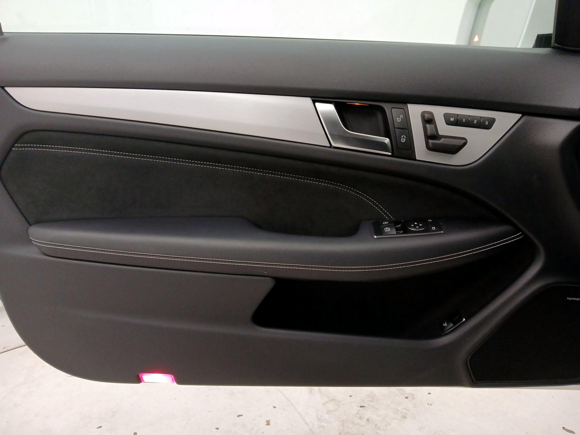 Thumbnail: 2015 Mercedes-Benz C-Class - 12