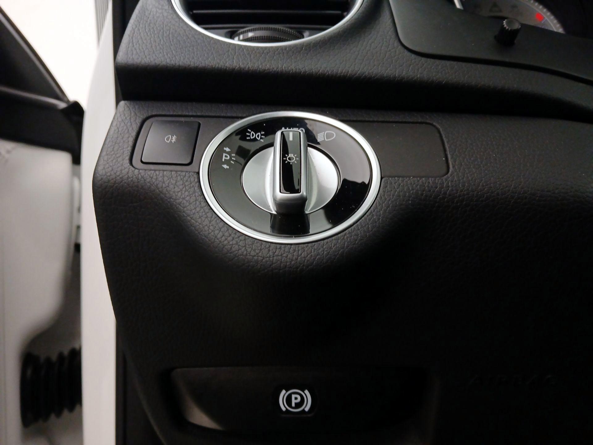 Thumbnail: 2015 Mercedes-Benz C-Class - 13