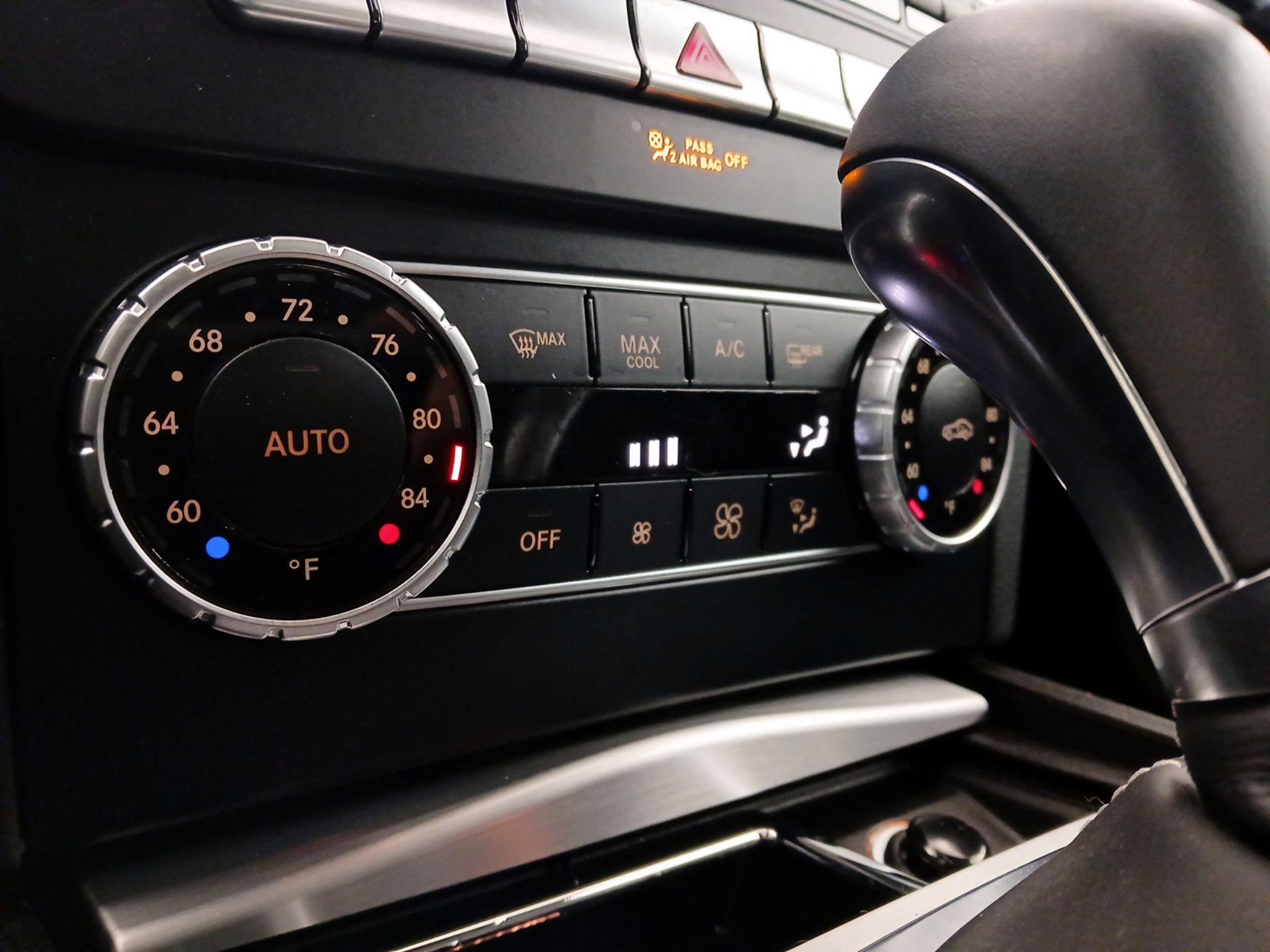 Thumbnail: 2015 Mercedes-Benz C-Class - 17