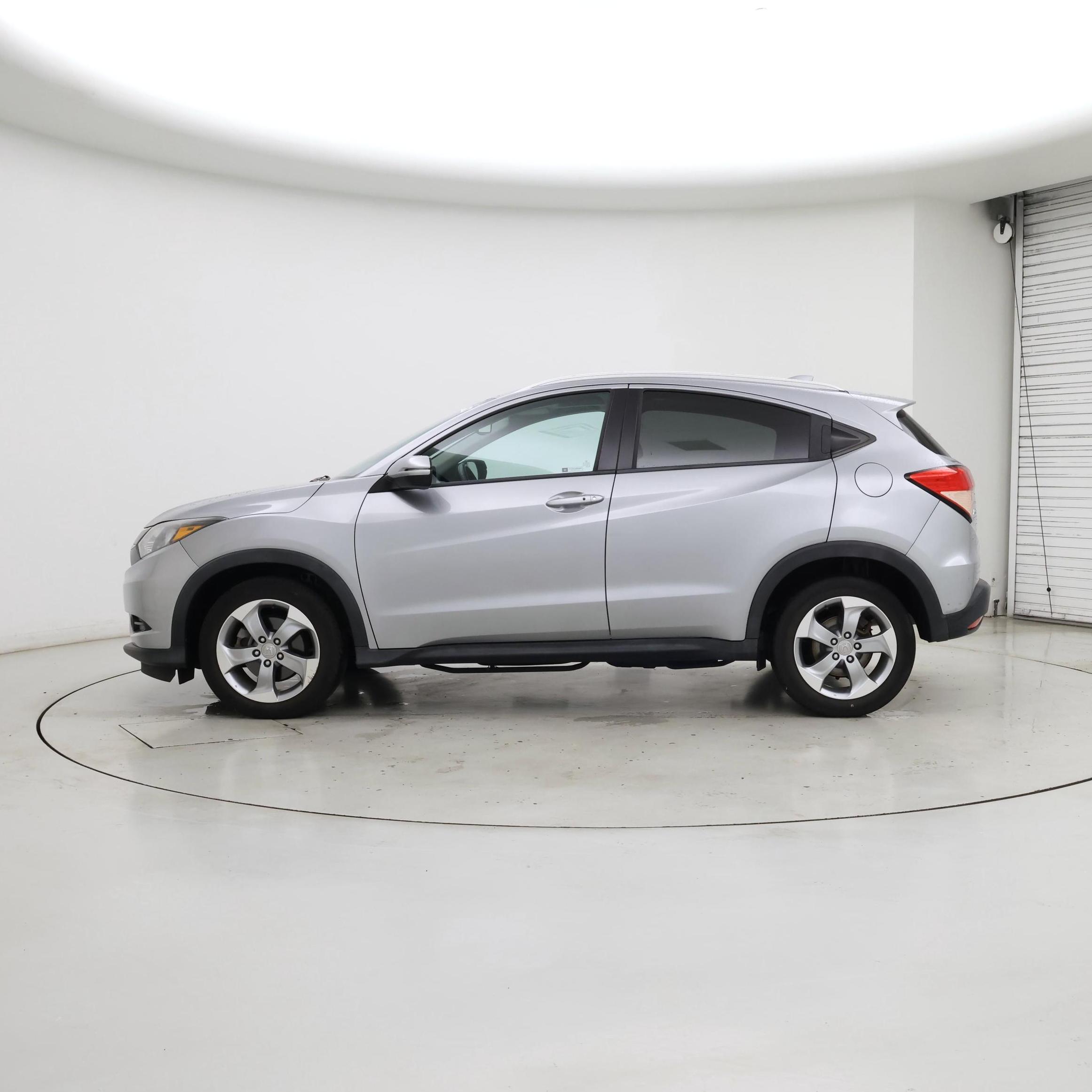 Thumbnail: 2017 Honda HR-V - 3