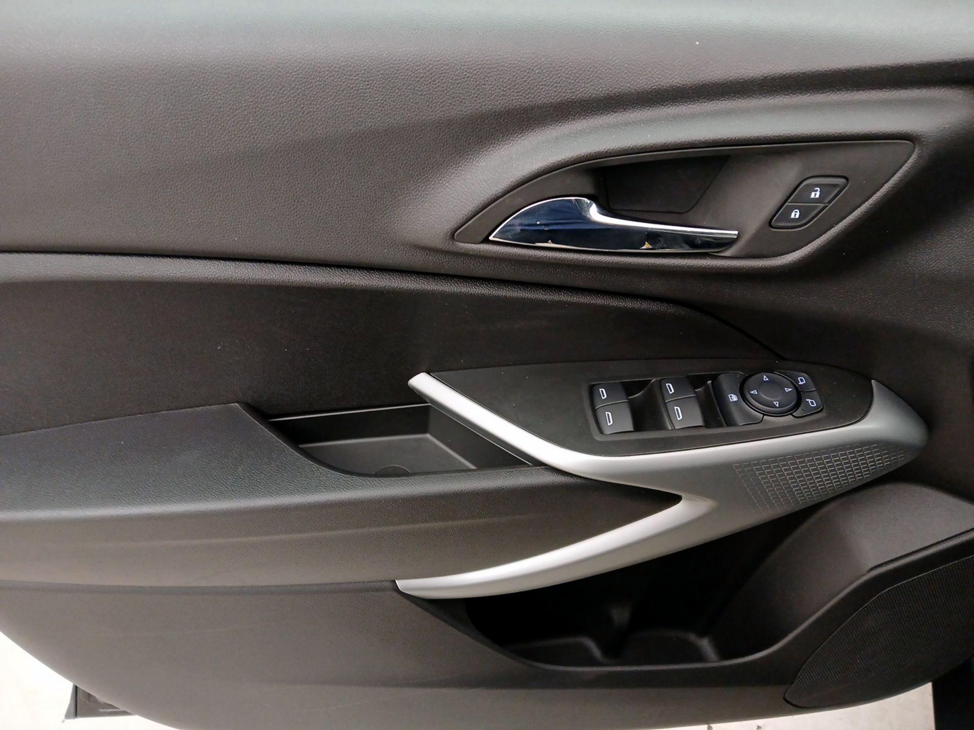 Thumbnail: 2025 Chevrolet Trax - 12