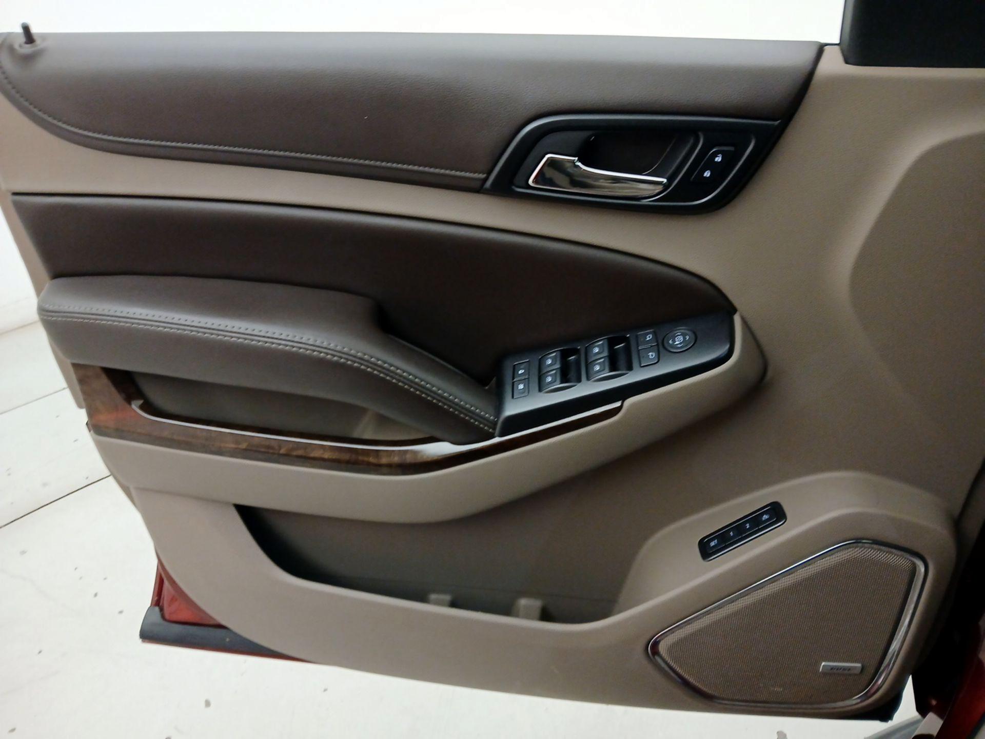 Thumbnail: 2016 Chevrolet Tahoe - 12