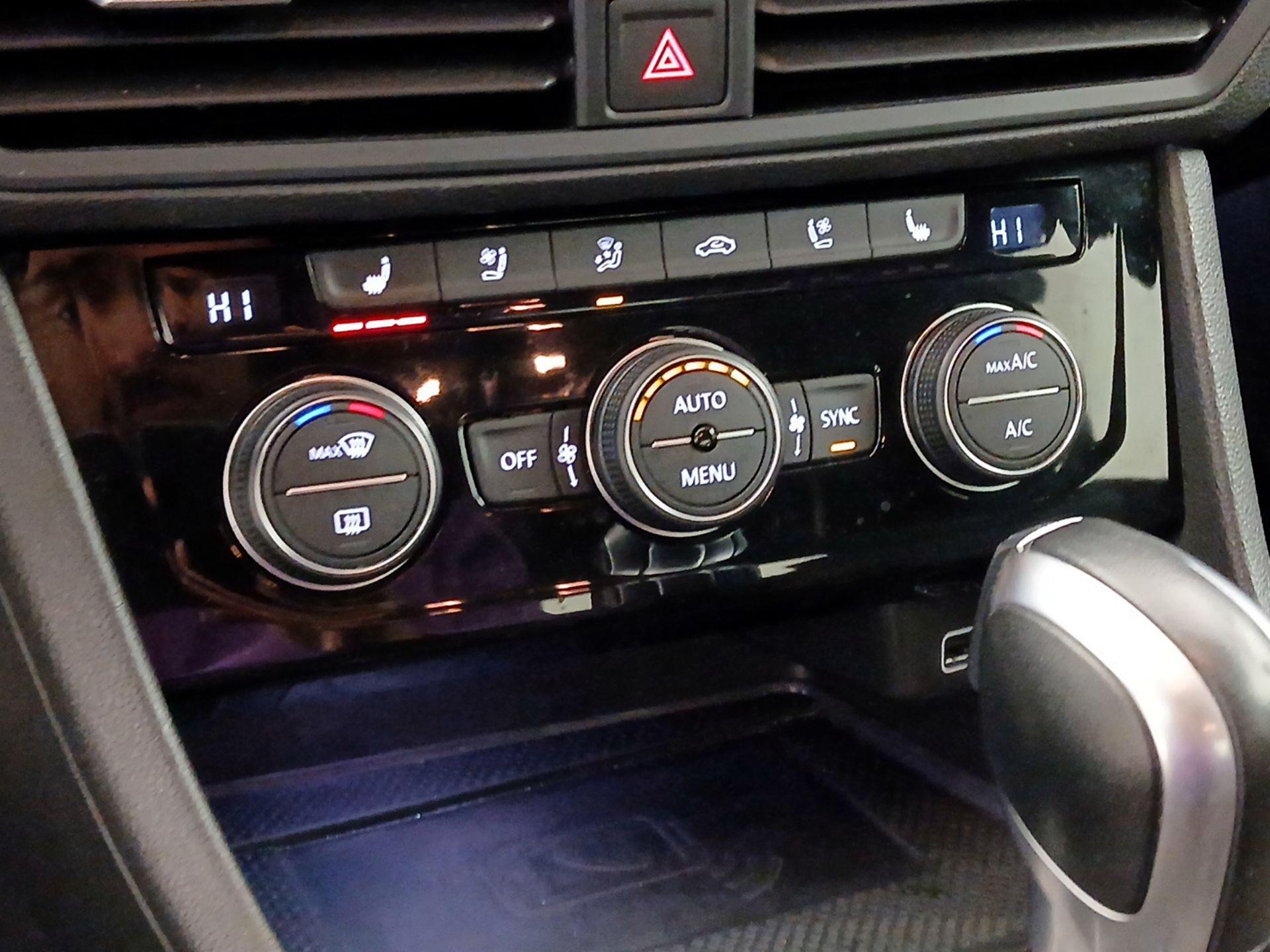 Thumbnail: 2020 Volkswagen Jetta - 16