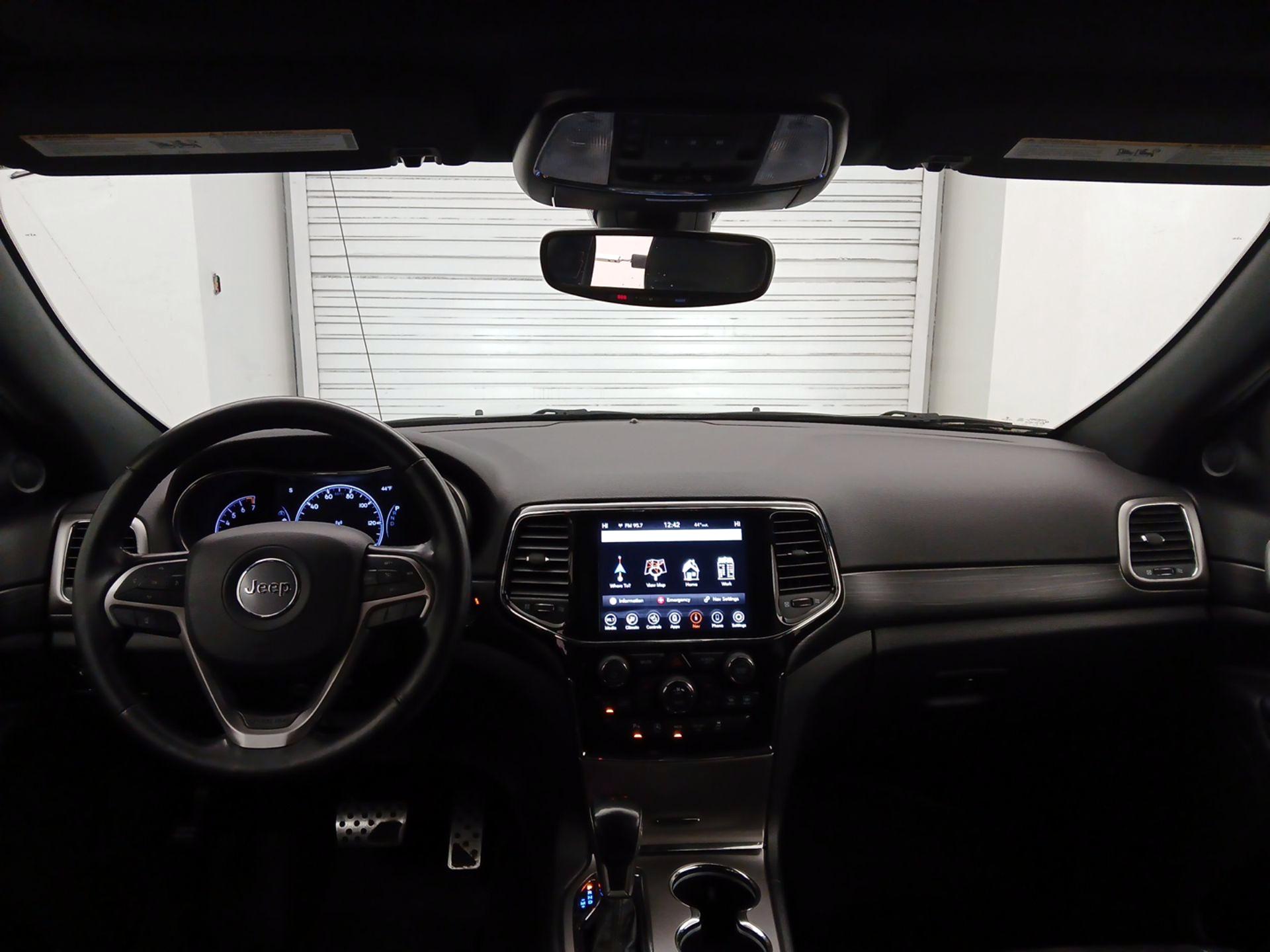 Thumbnail: 2020 Jeep Grand Cherokee - 9