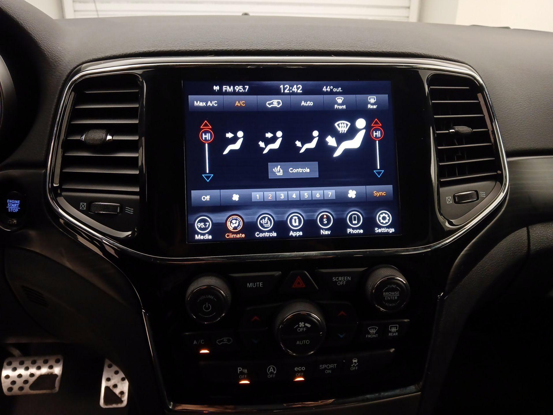 Thumbnail: 2020 Jeep Grand Cherokee - 17