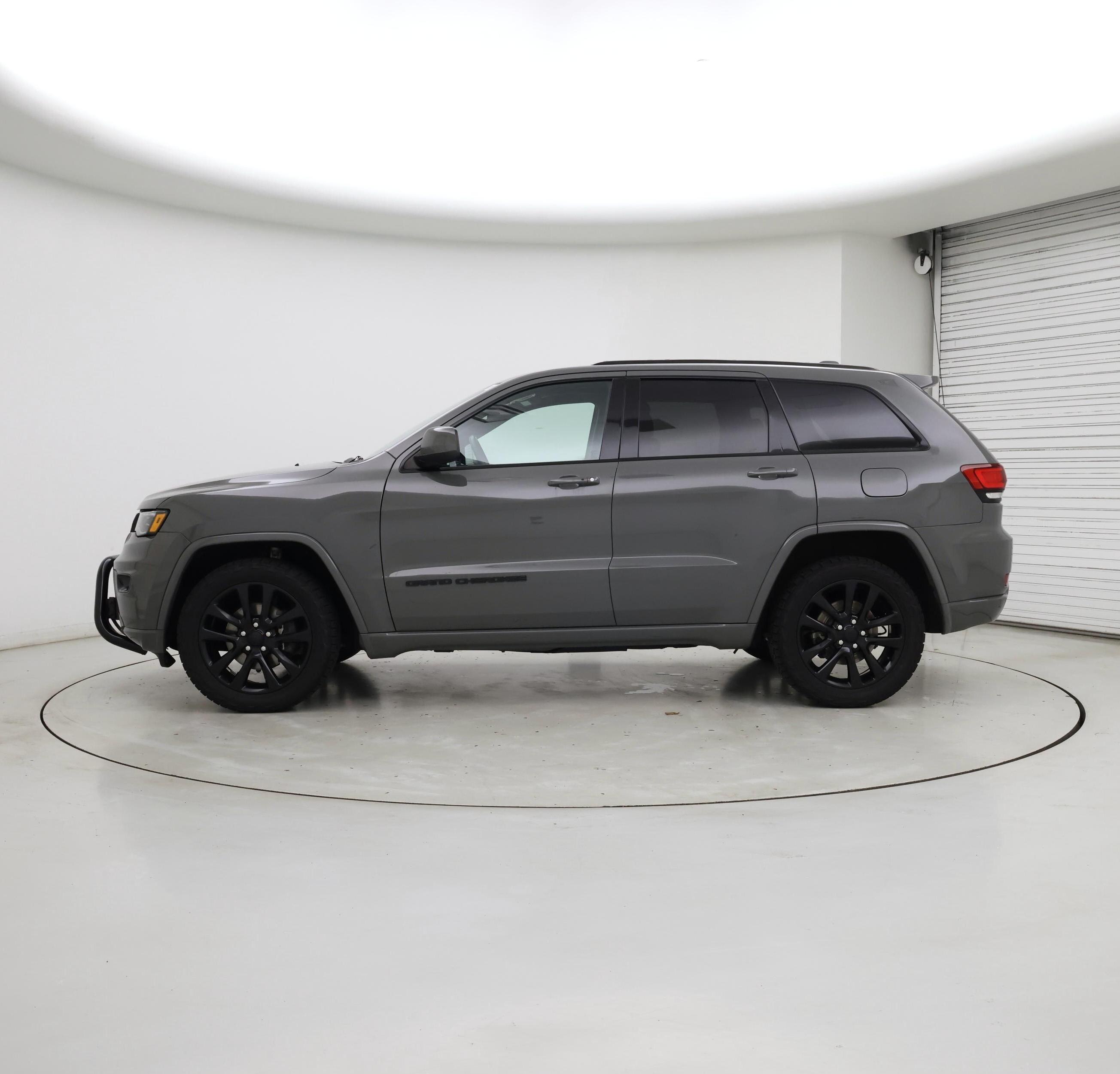 Thumbnail: 2020 Jeep Grand Cherokee - 3