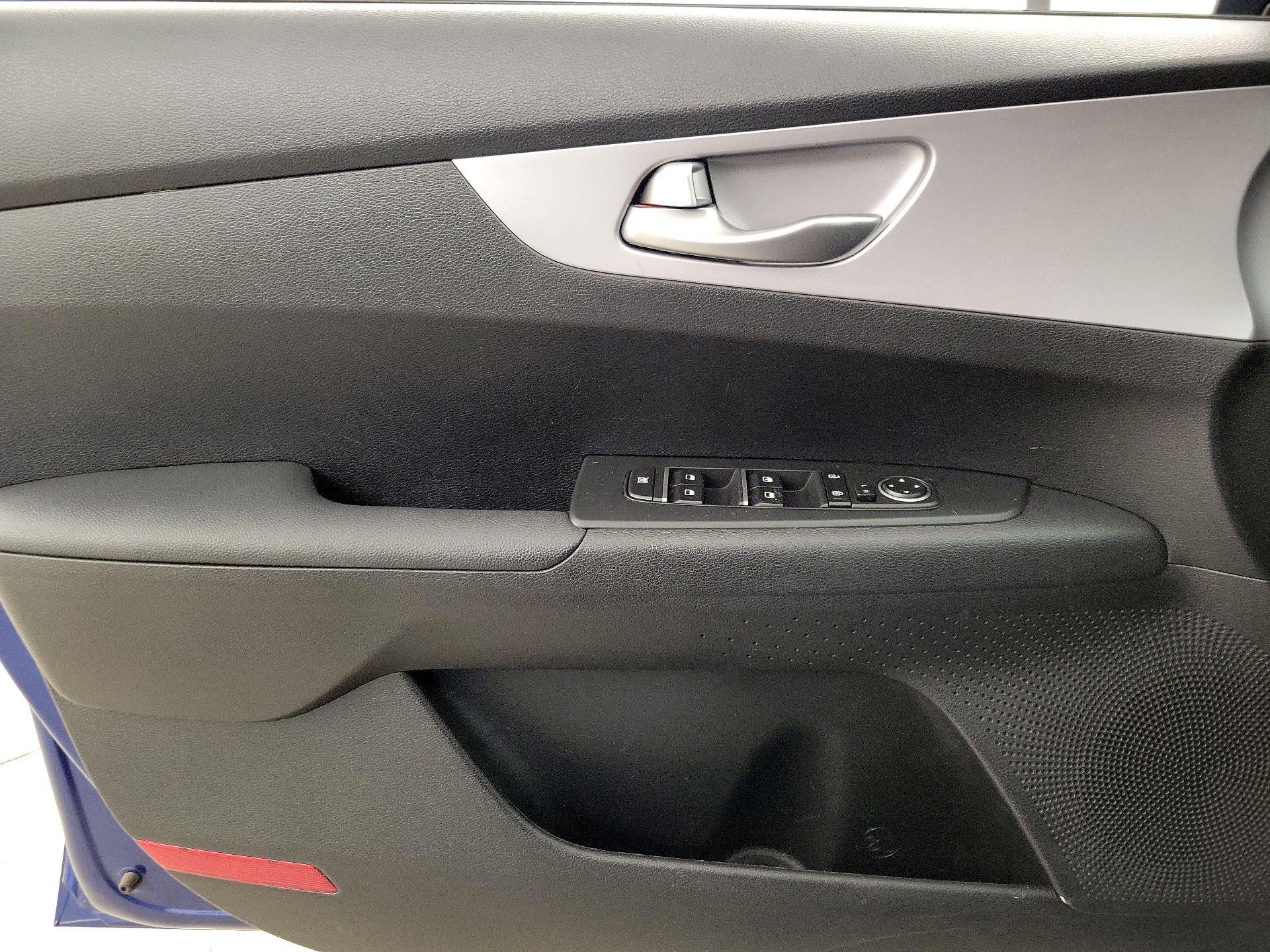 Thumbnail: 2023 Kia Forte - 12