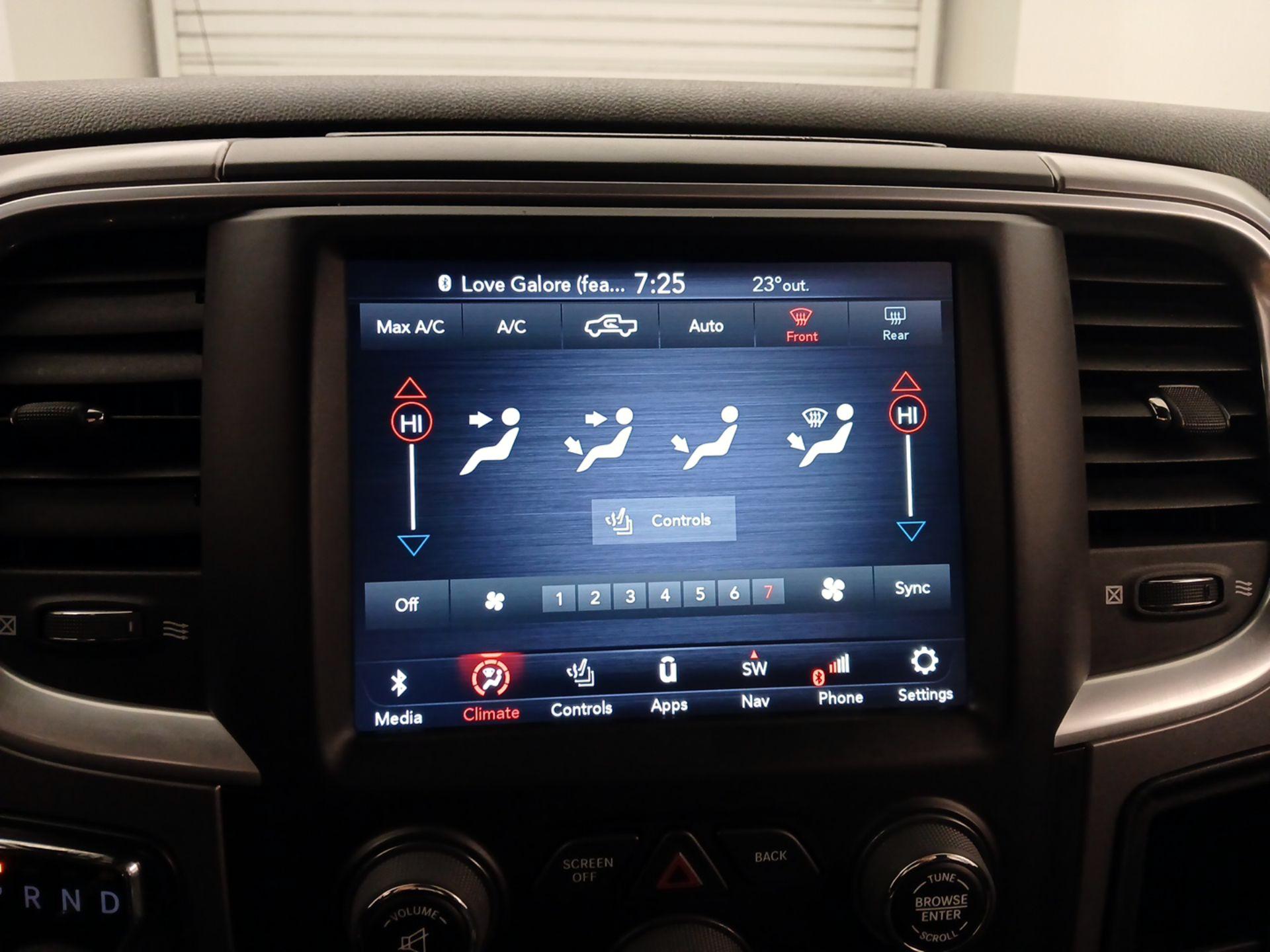 Thumbnail: 2022 RAM 1500 Classic - 16