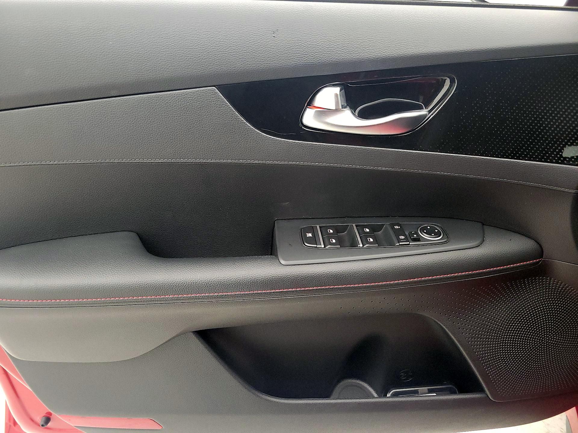 Thumbnail: 2022 Kia Forte - 12