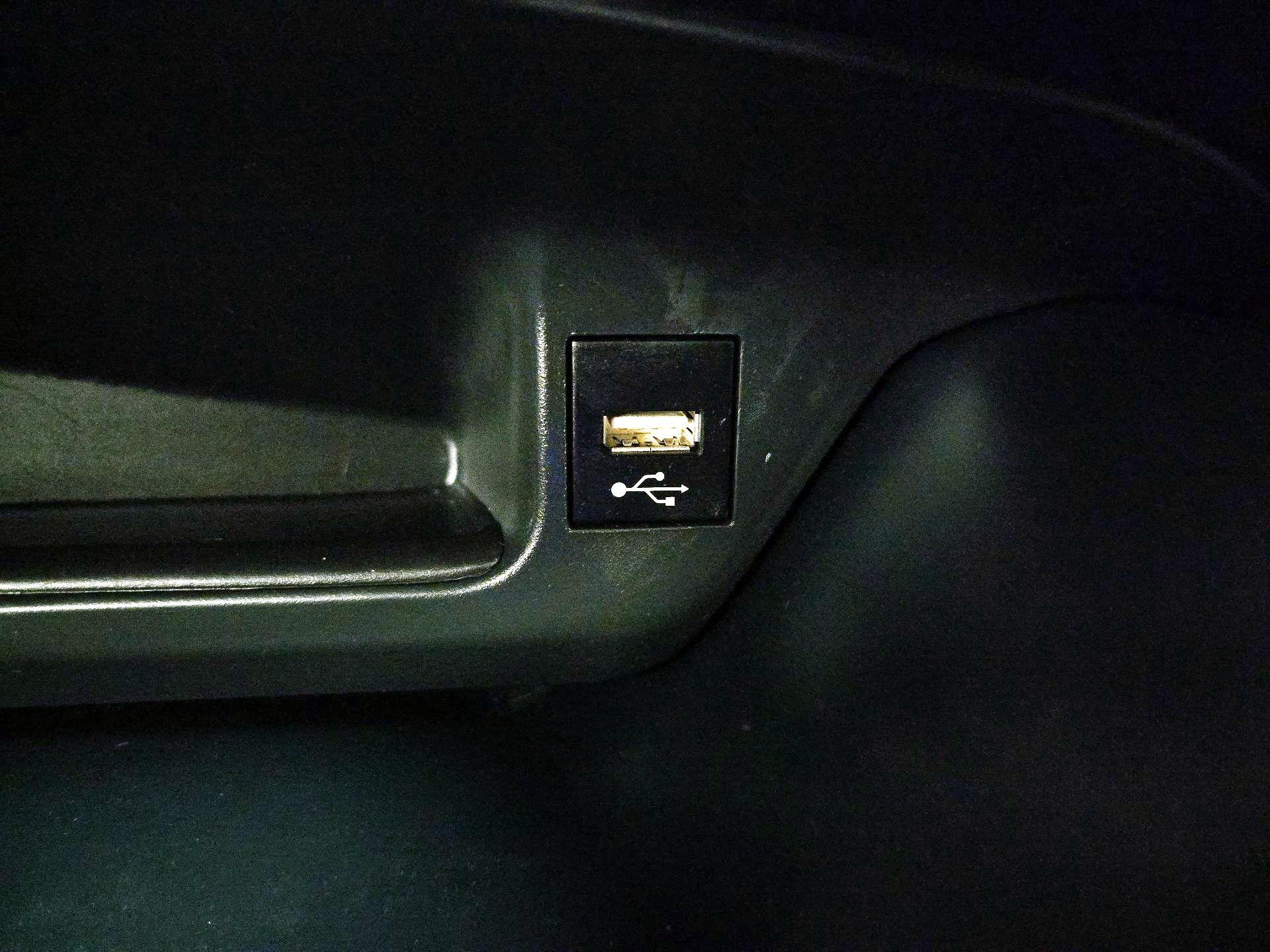 Thumbnail: 2021 Toyota C-HR - 18