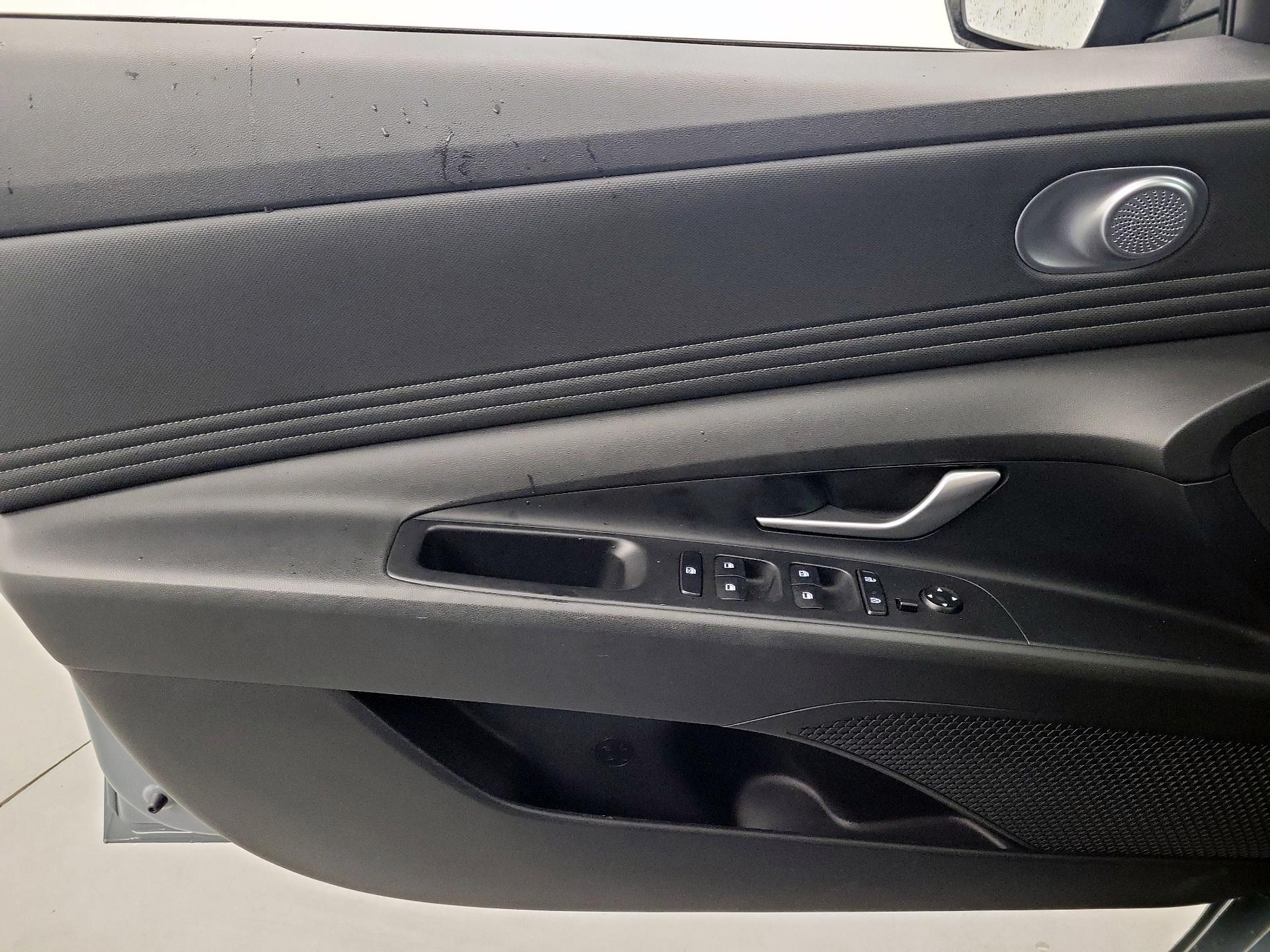 Thumbnail: 2023 Hyundai Elantra - 10