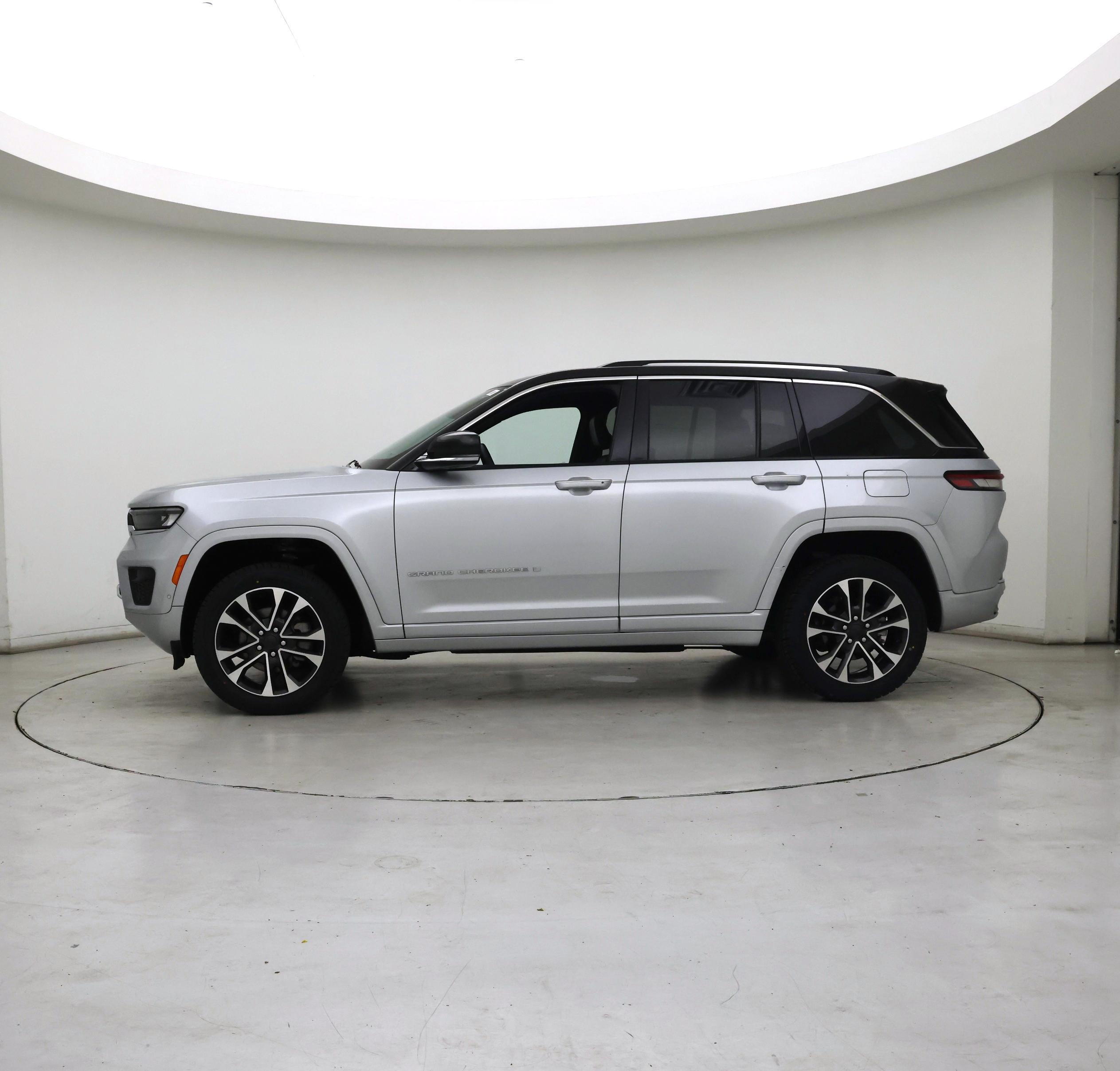 Thumbnail: 2022 Jeep Grand Cherokee - 3