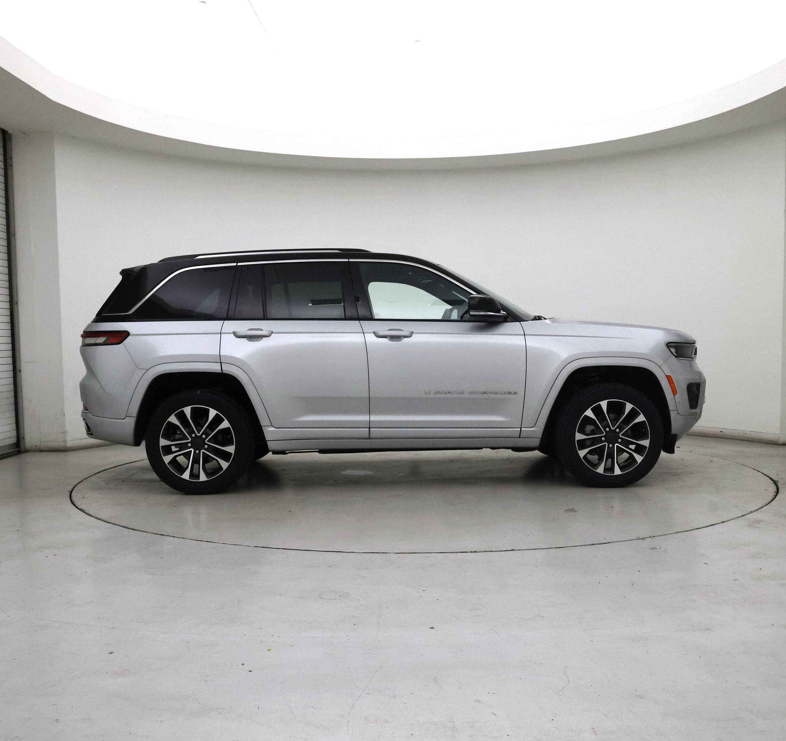 Thumbnail: 2022 Jeep Grand Cherokee - 7