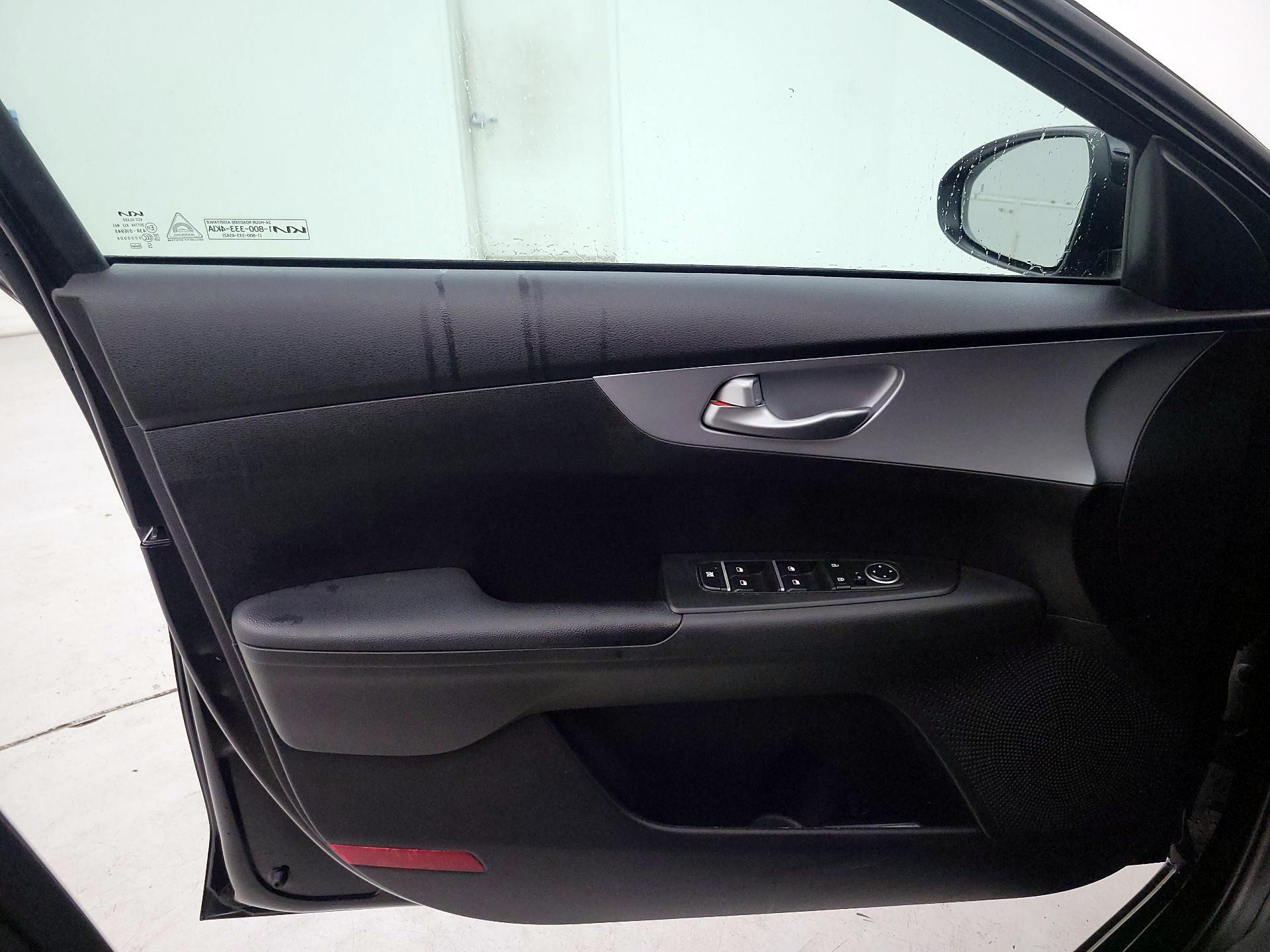 Thumbnail: 2023 Kia Forte - 12