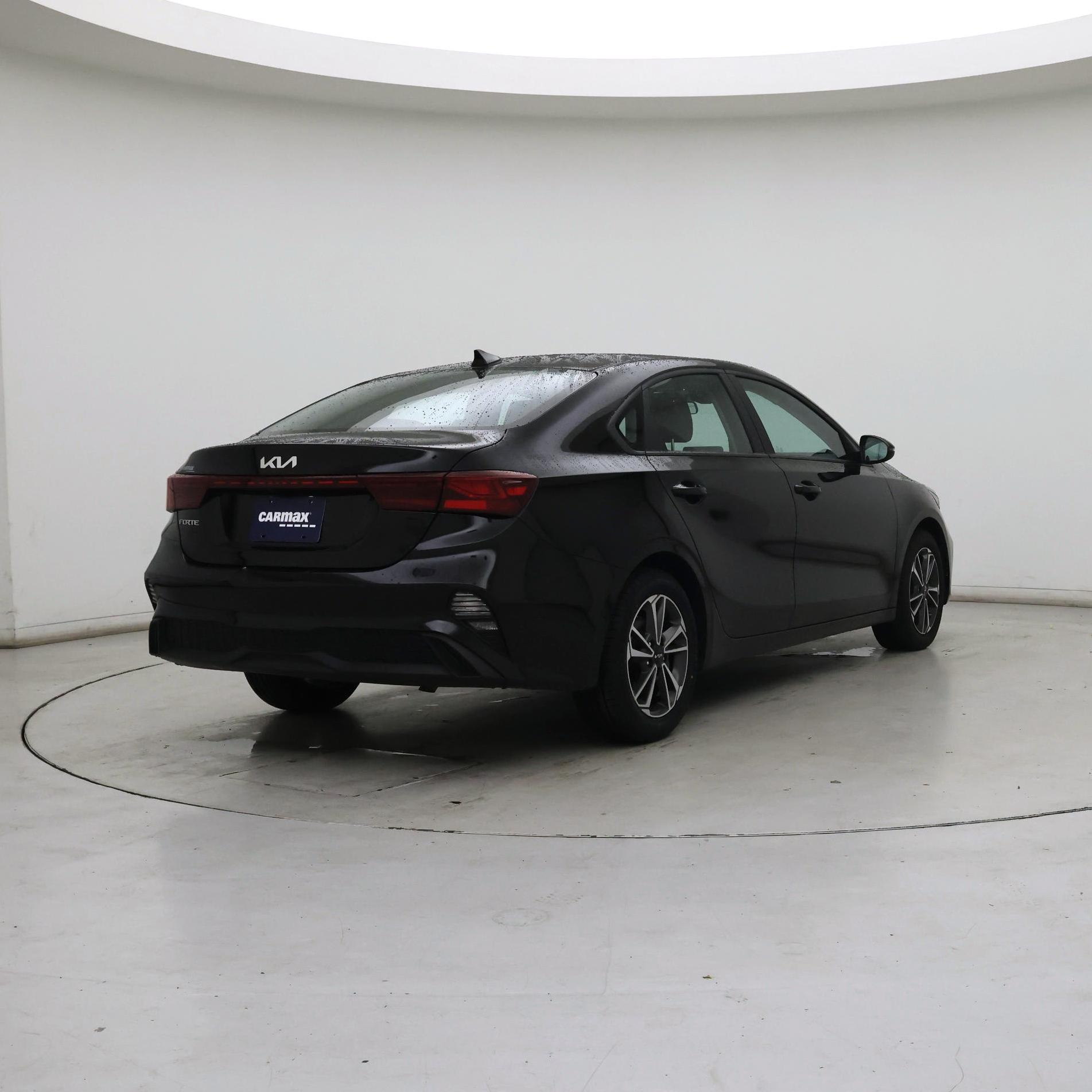 Thumbnail: 2023 Kia Forte - 8